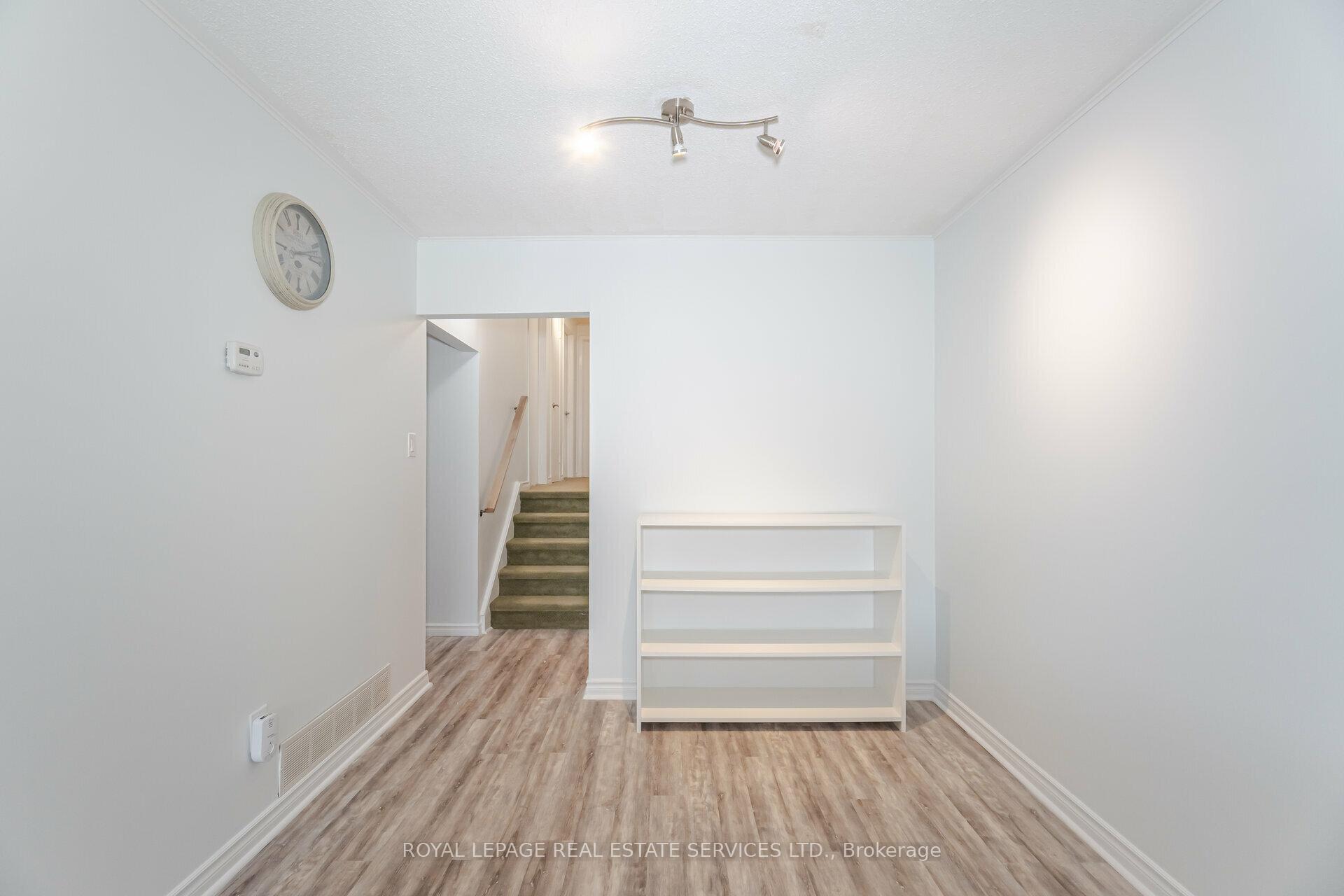Photo 13 of 30 Burbank Place, Barrie, Wellington — HOMEH