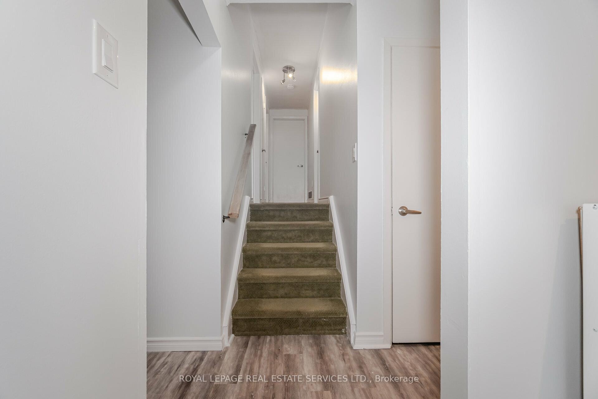 Photo 16 of 30 Burbank Place, Barrie, Wellington — HOMEH