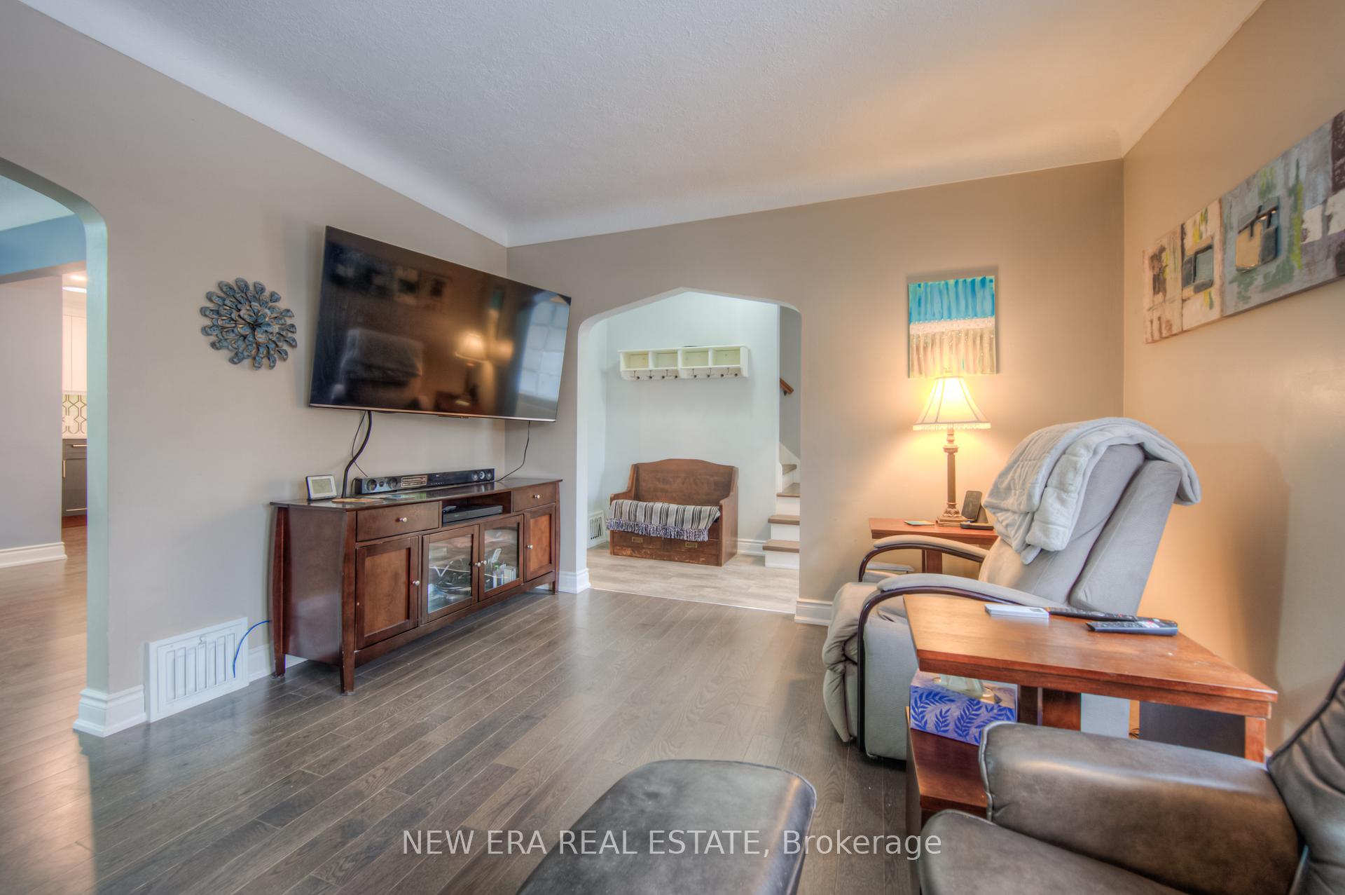 Photo 2 of 55 Wellignton Street S, Hamilton, Kirkendall — HOMEH