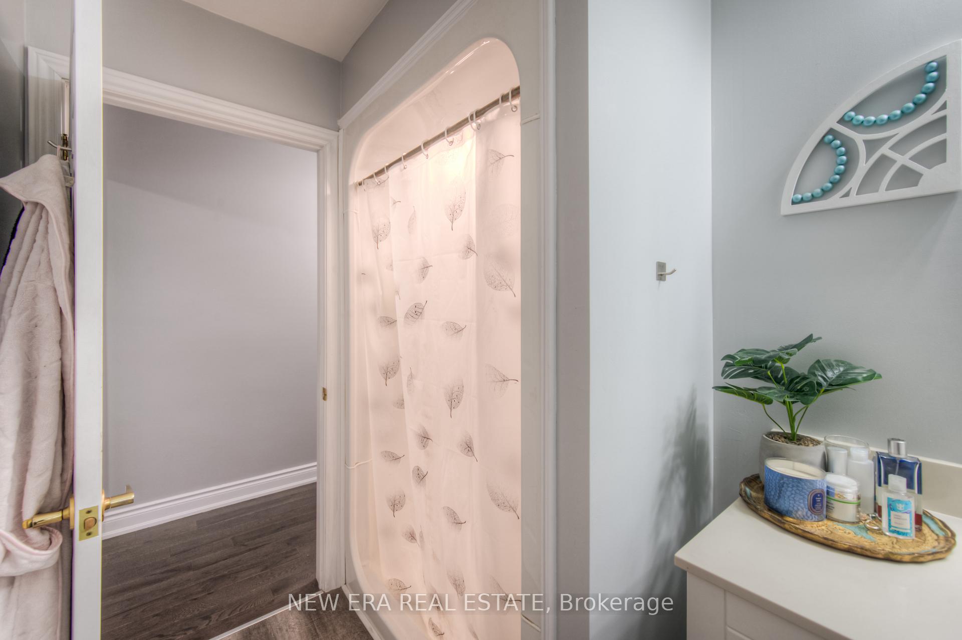 Photo 16 of 55 Wellignton Street S, Hamilton, Kirkendall — HOMEH