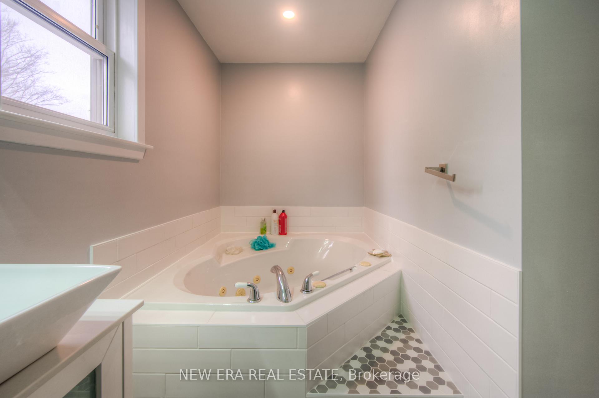 Photo 22 of 55 Wellignton Street S, Hamilton, Kirkendall — HOMEH