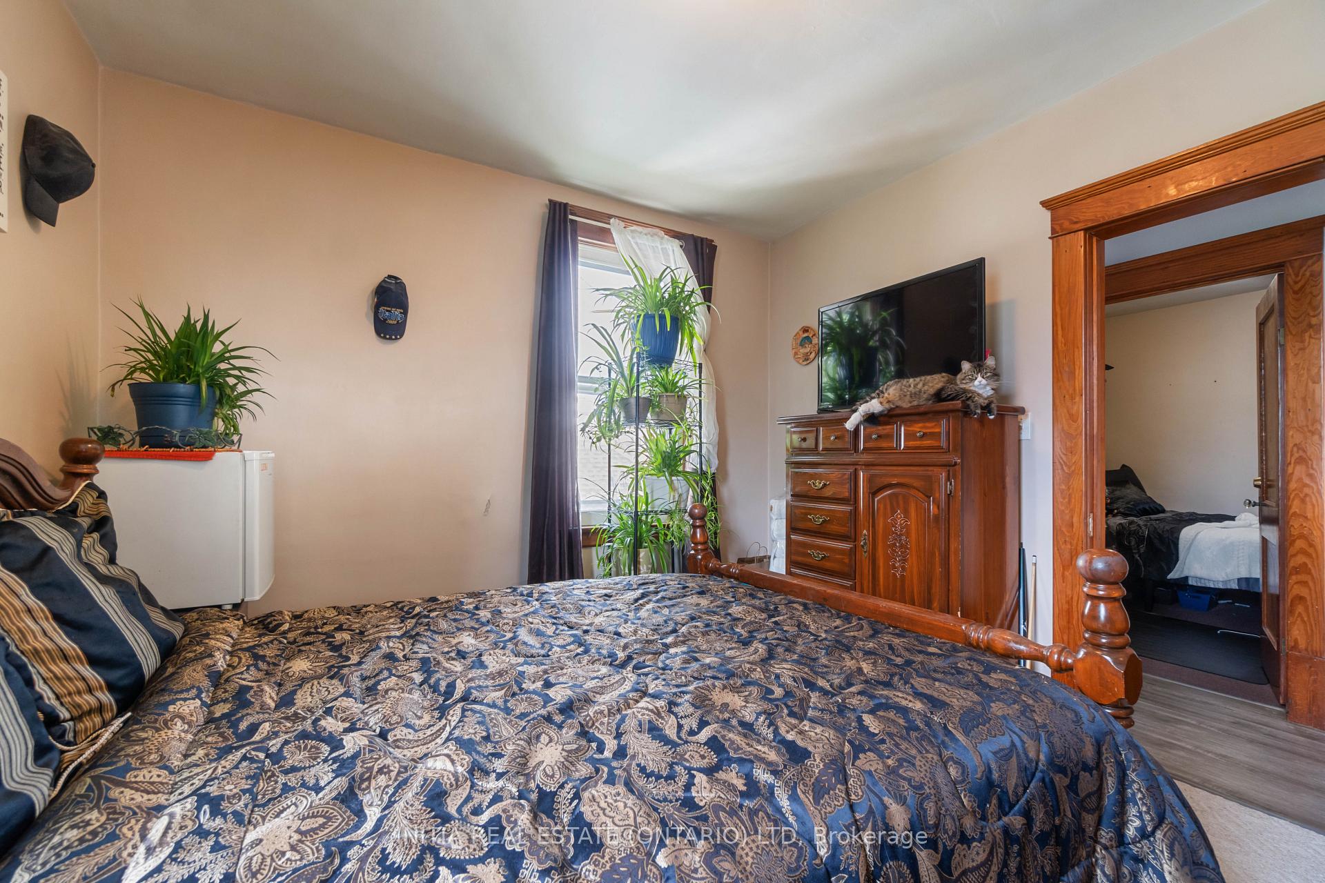 Photo 17 of 361 Devine Street, Sarnia — HOMEH