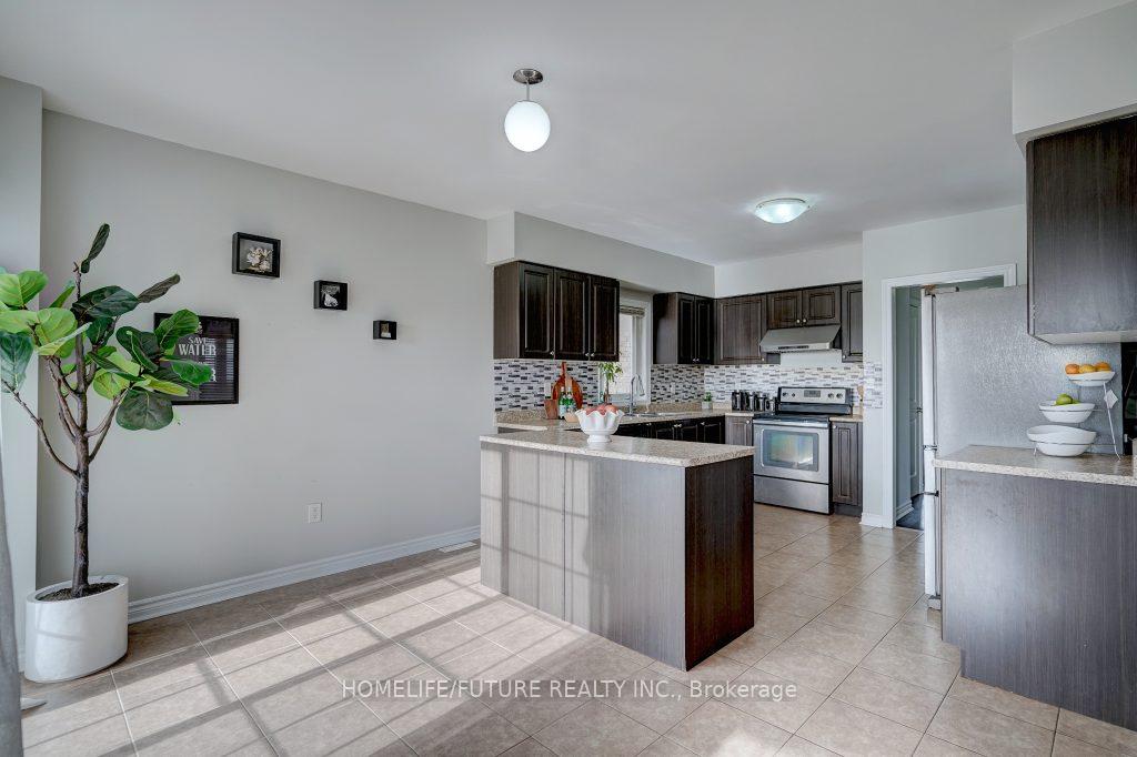 Photo 18 of 27 Adanac Drive, Whitby, Blue Grass Meadows — HOMEH
