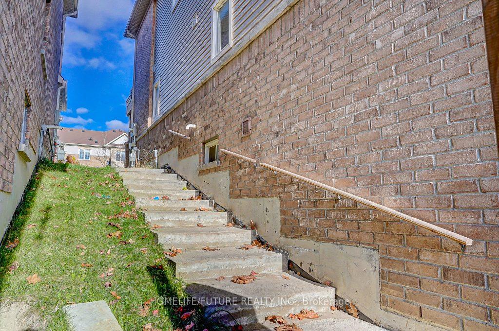 Photo 32 of 27 Adanac Drive, Whitby, Blue Grass Meadows — HOMEH