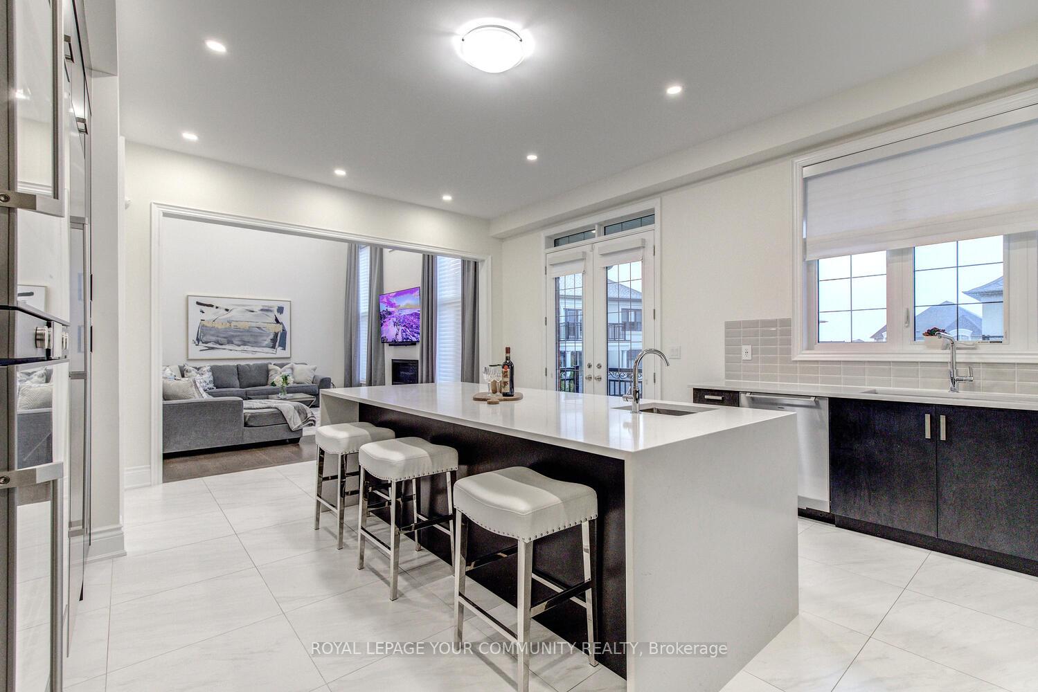 Photo 10 of 119 Lady Jessica Drive, Vaughan, Patterson — HOMEH
