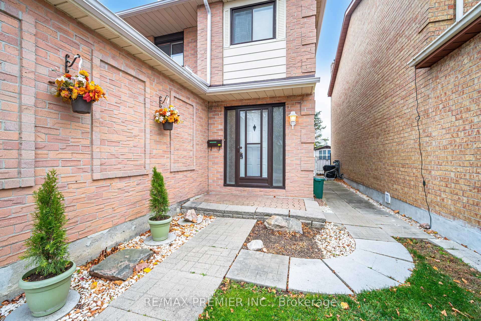 Photo 12 of 10 Andrea Lane, Vaughan, East Woodbridge — HOMEH