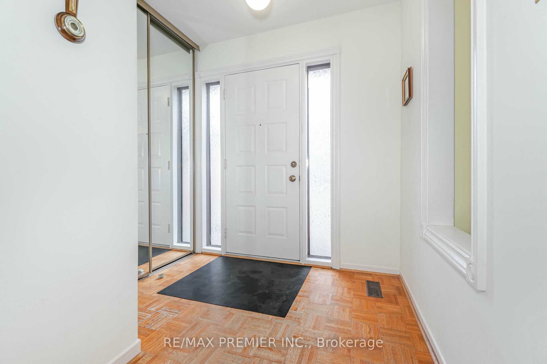 Photo 3 of 10 Andrea Lane, Vaughan, East Woodbridge — HOMEH