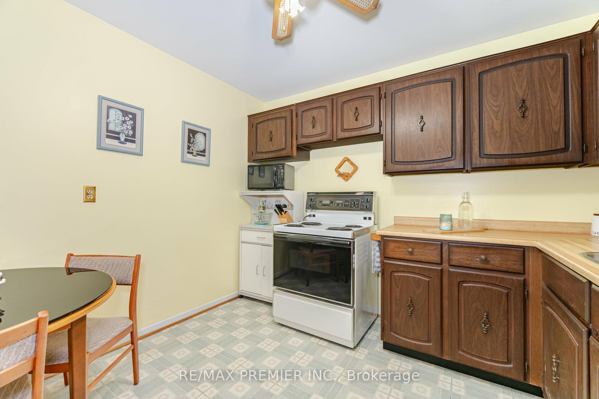 Photo 5 of 10 Andrea Lane, Vaughan, East Woodbridge — HOMEH