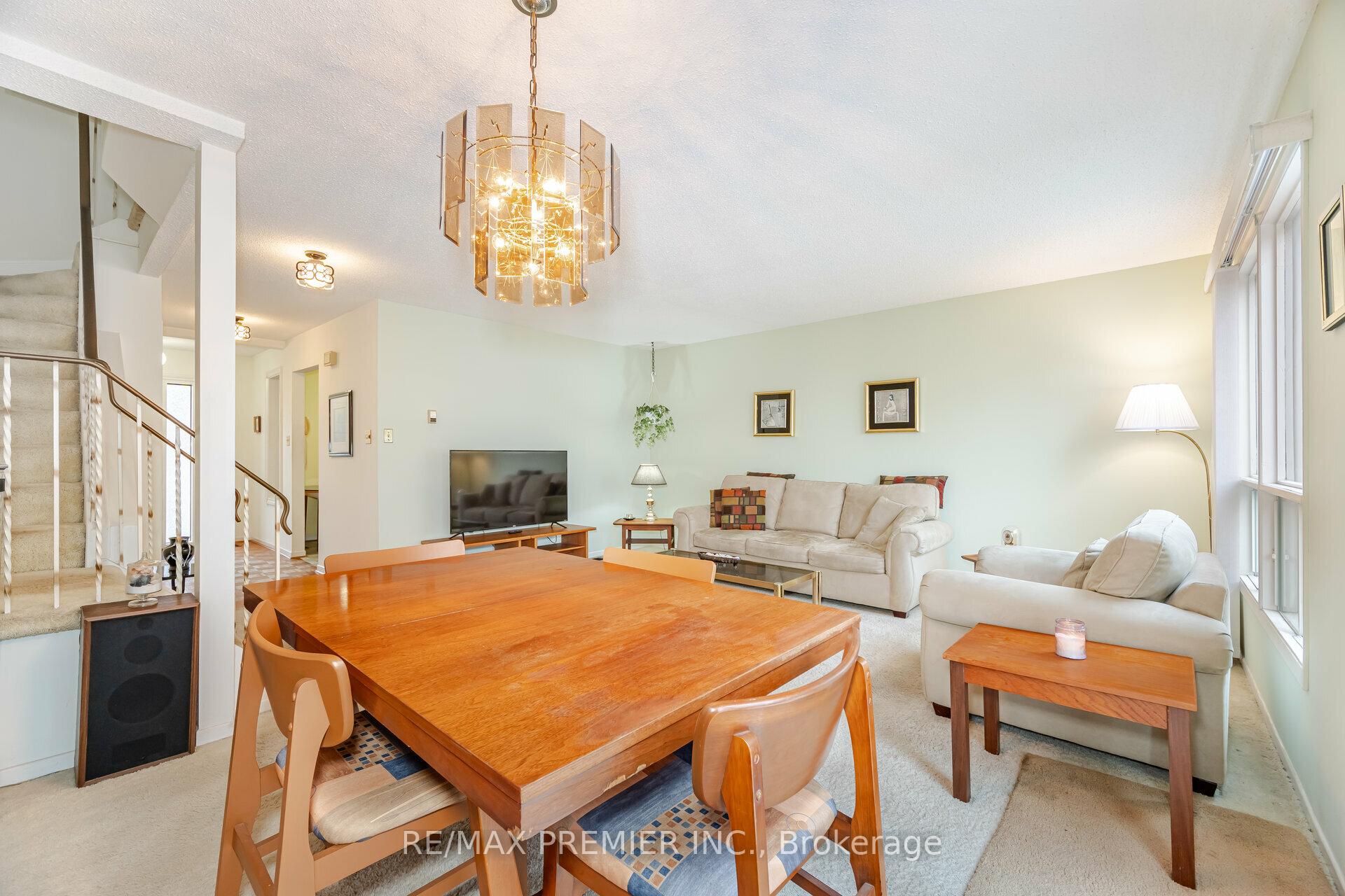 Photo 6 of 10 Andrea Lane, Vaughan, East Woodbridge — HOMEH