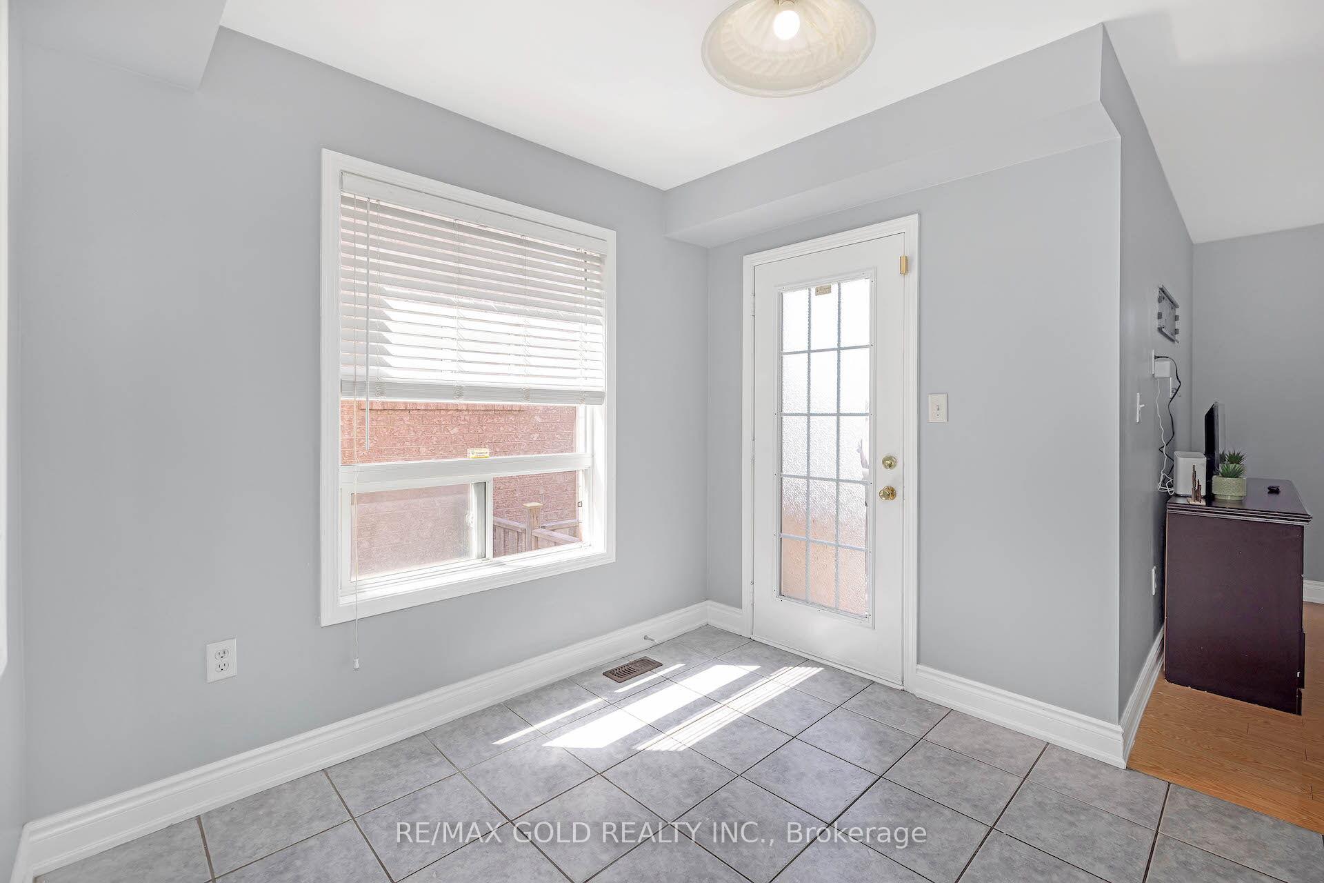 Photo 2 of 33 Herdwick Street, Brampton, Gore Industrial North — HOMEH