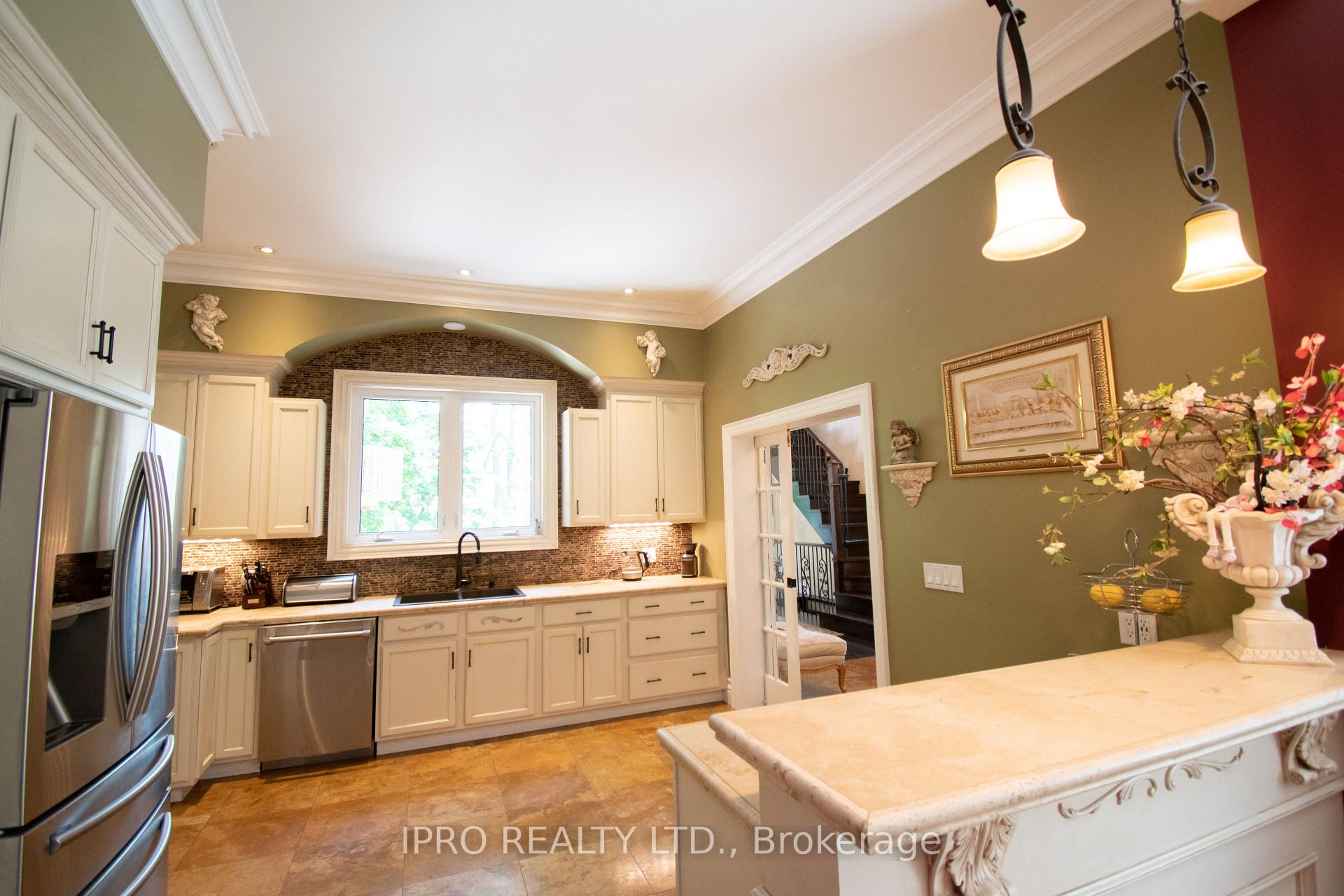 Photo 16 of 27 David Street, Brampton, Downtown Brampton — HOMEH