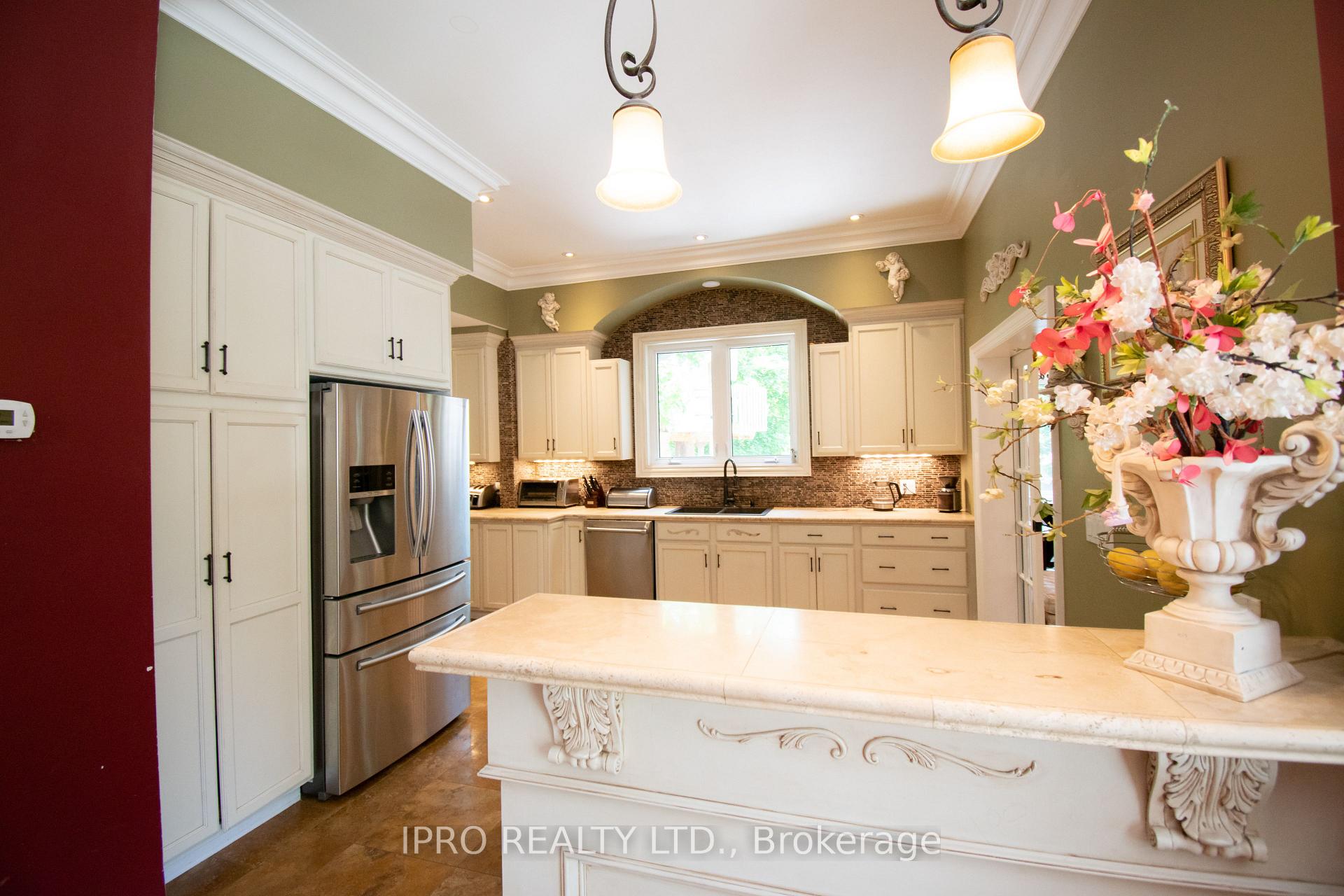 Photo 7 of 27 David Street, Brampton, Downtown Brampton — HOMEH
