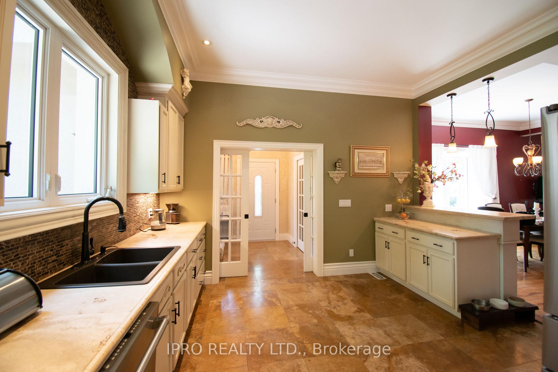 Photo 3 of 27 David Street, Brampton, Downtown Brampton — HOMEH