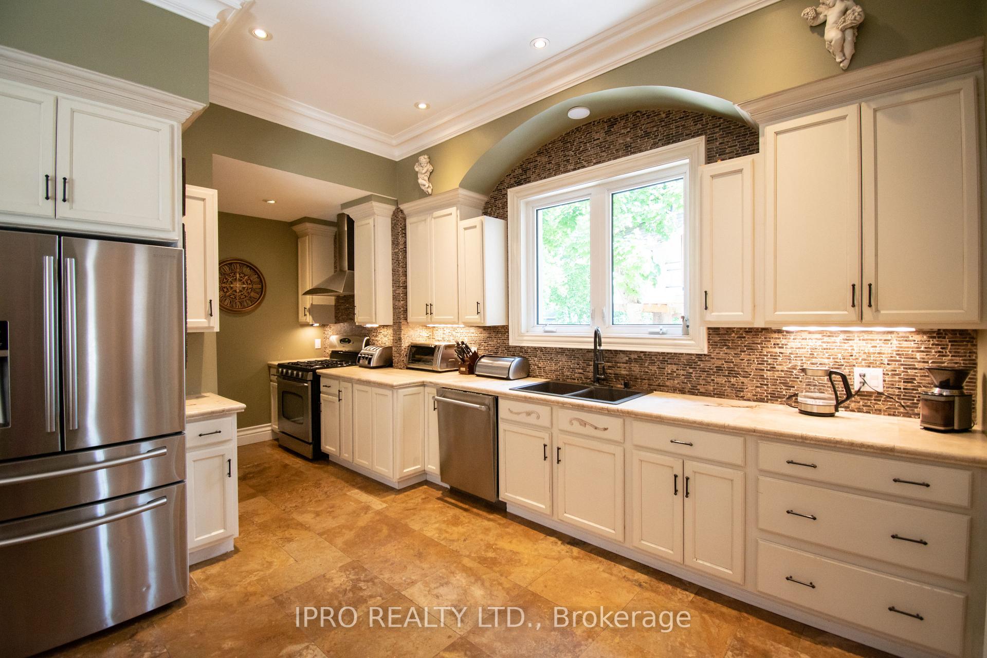 Photo 17 of 27 David Street, Brampton, Downtown Brampton — HOMEH