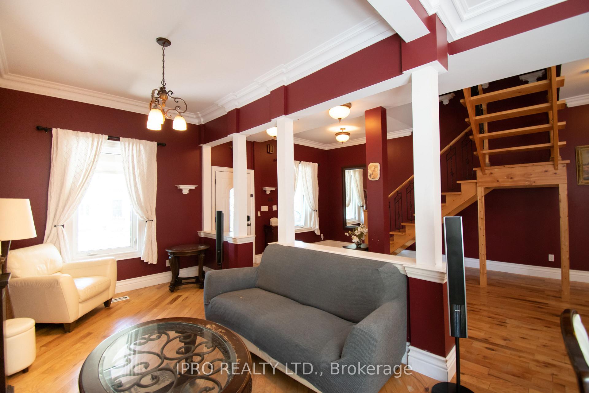 Photo 14 of 27 David Street, Brampton, Downtown Brampton — HOMEH