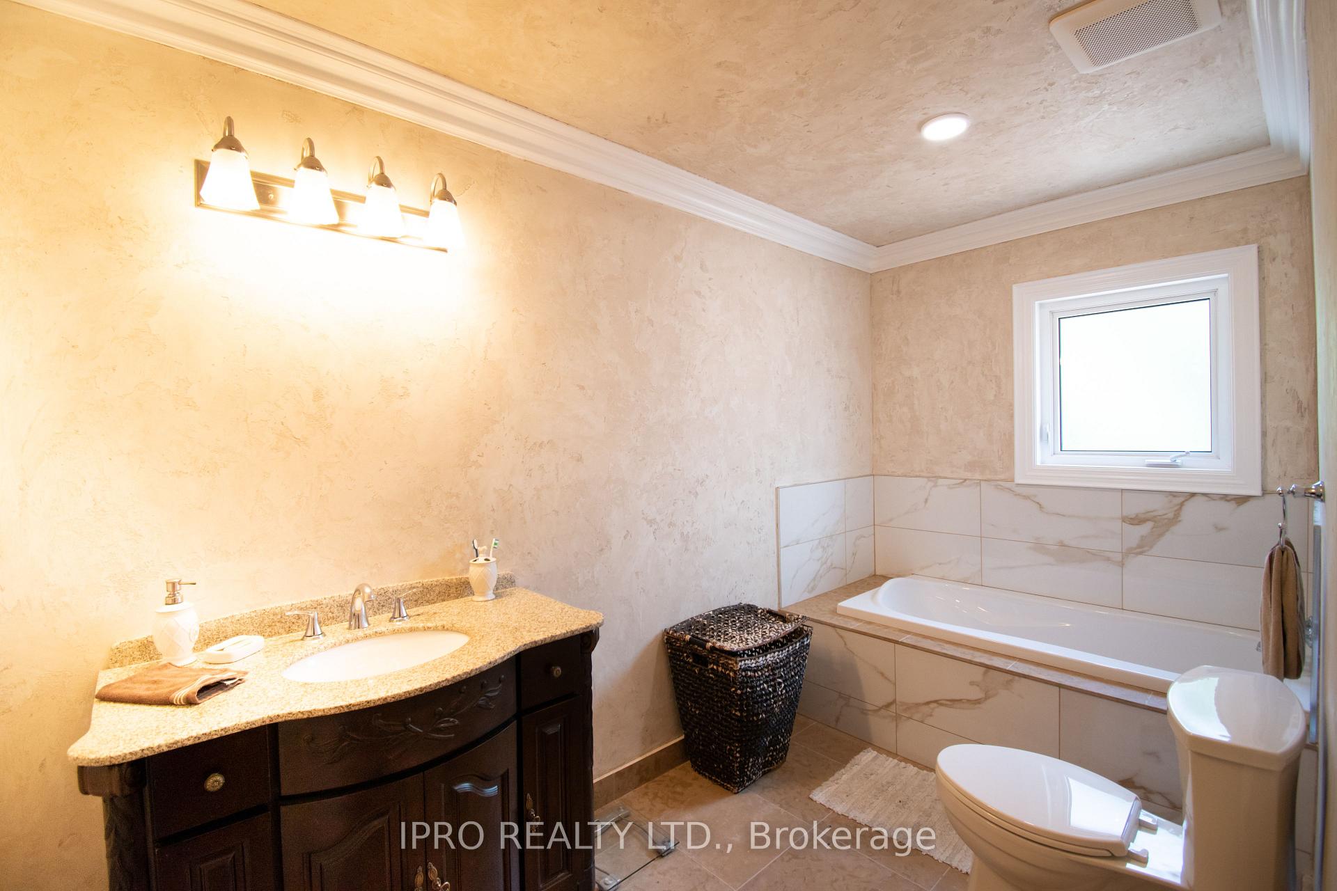 Photo 23 of 27 David Street, Brampton, Downtown Brampton — HOMEH