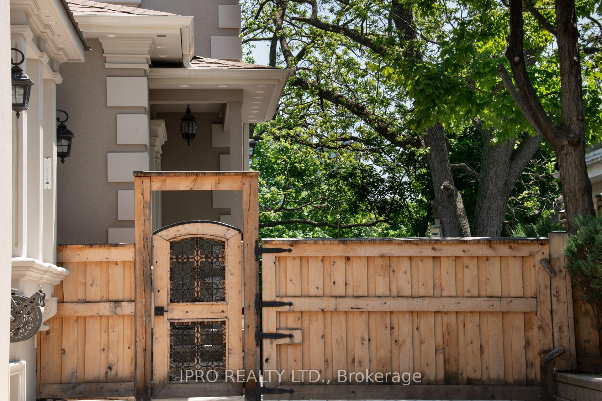 Photo 33 of 27 David Street, Brampton, Downtown Brampton — HOMEH