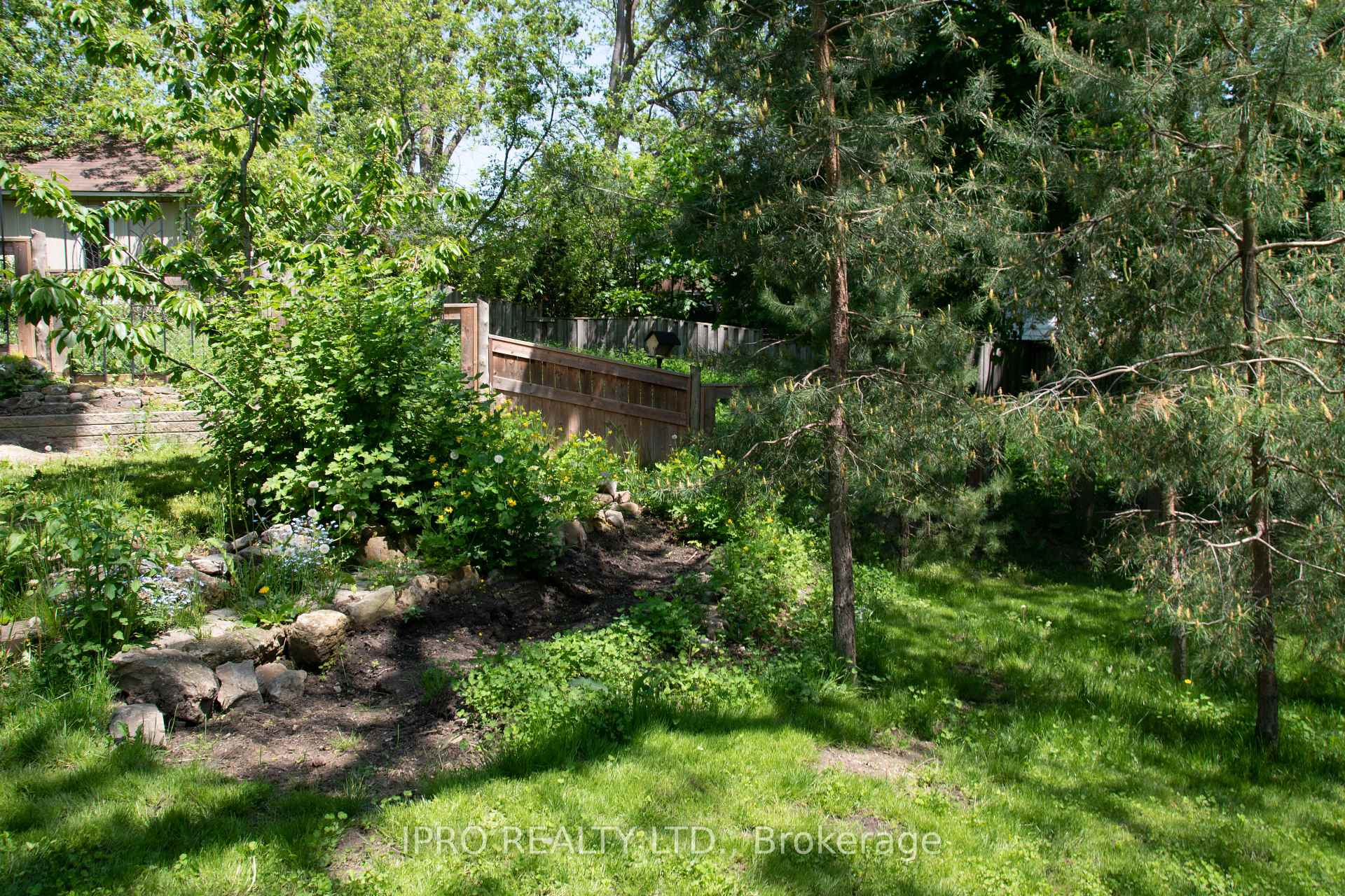 Photo 30 of 27 David Street, Brampton, Downtown Brampton — HOMEH