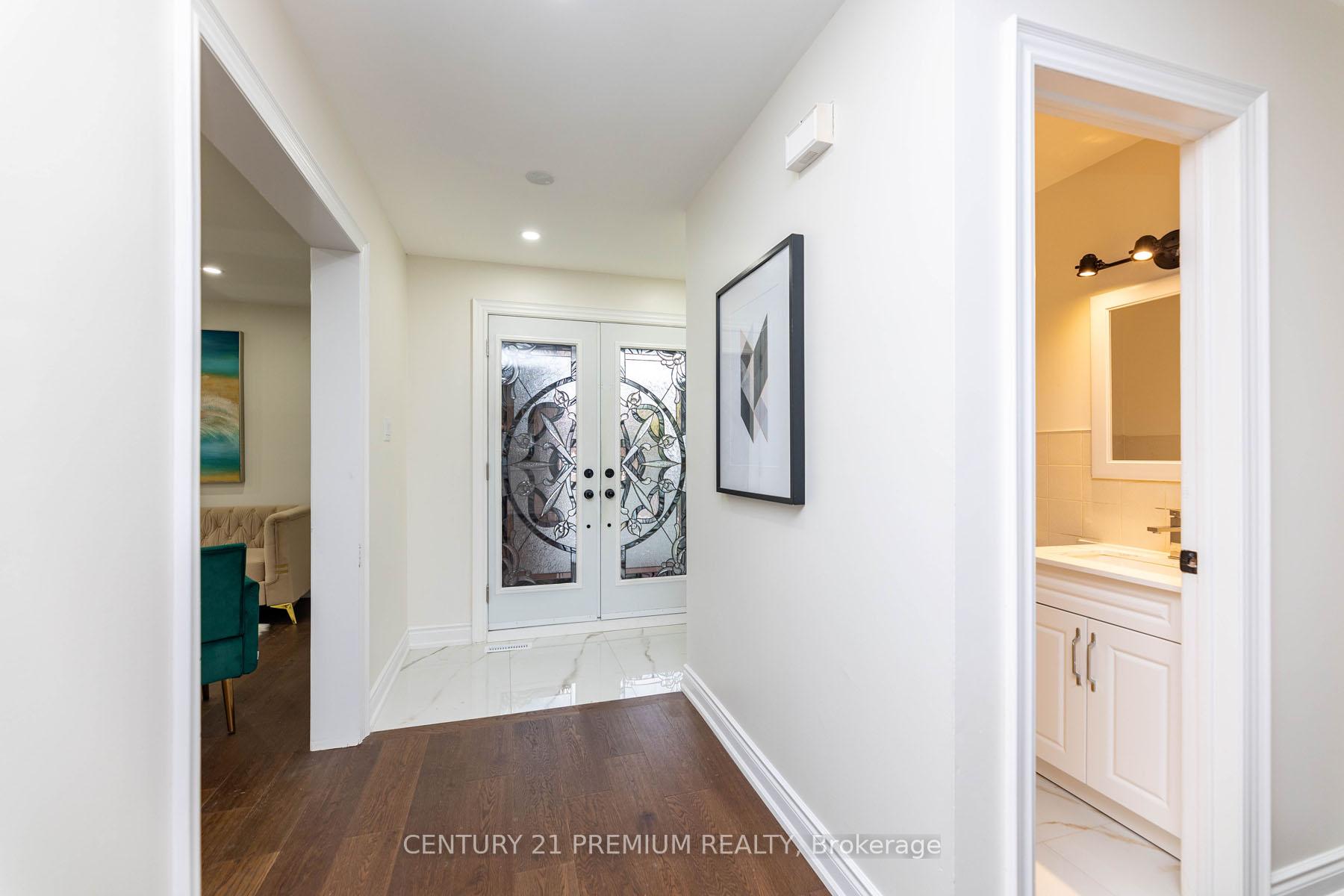 Photo 3 of 46 Kingknoll Drive, Brampton, Fletcher's Creek South — HOMEH