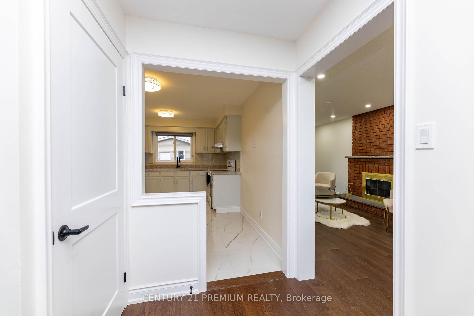 Photo 9 of 46 Kingknoll Drive, Brampton, Fletcher's Creek South — HOMEH