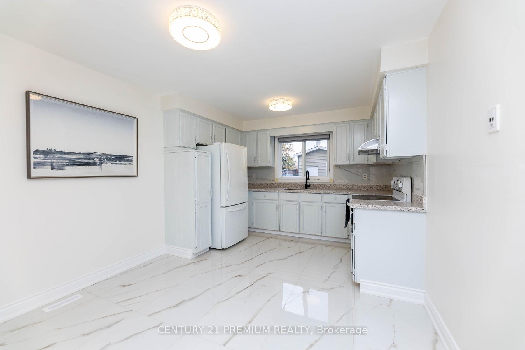 Photo 14 of 46 Kingknoll Drive, Brampton, Fletcher's Creek South — HOMEH