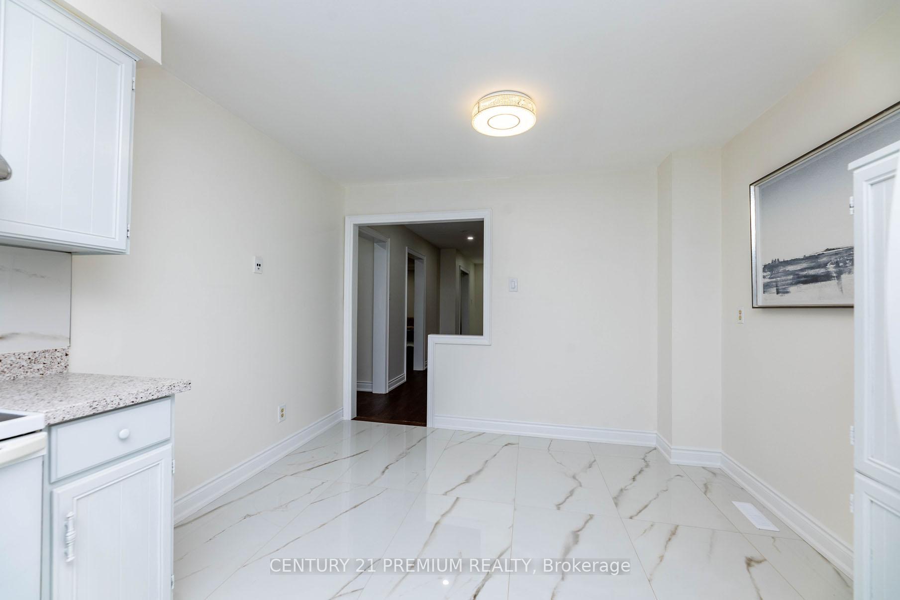 Photo 10 of 46 Kingknoll Drive, Brampton, Fletcher's Creek South — HOMEH
