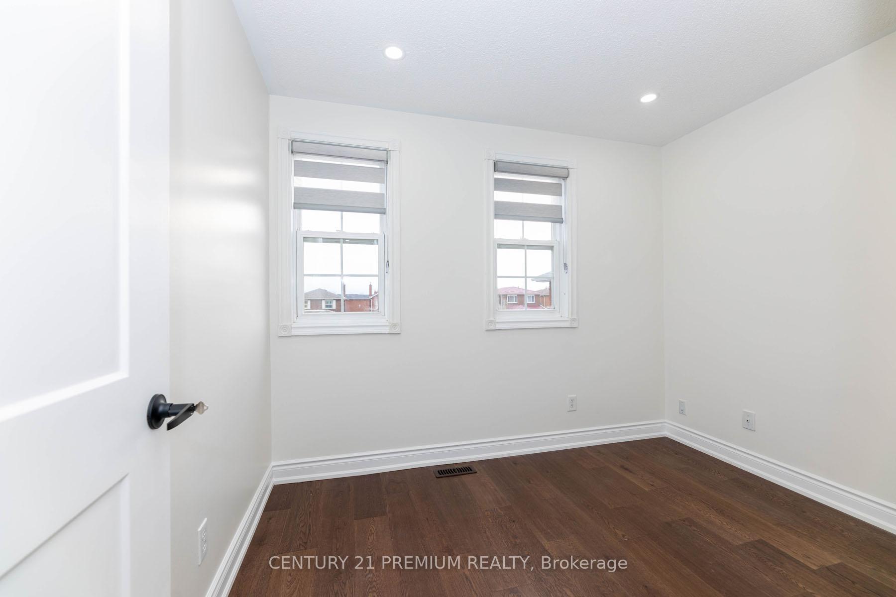 Photo 15 of 46 Kingknoll Drive, Brampton, Fletcher's Creek South — HOMEH