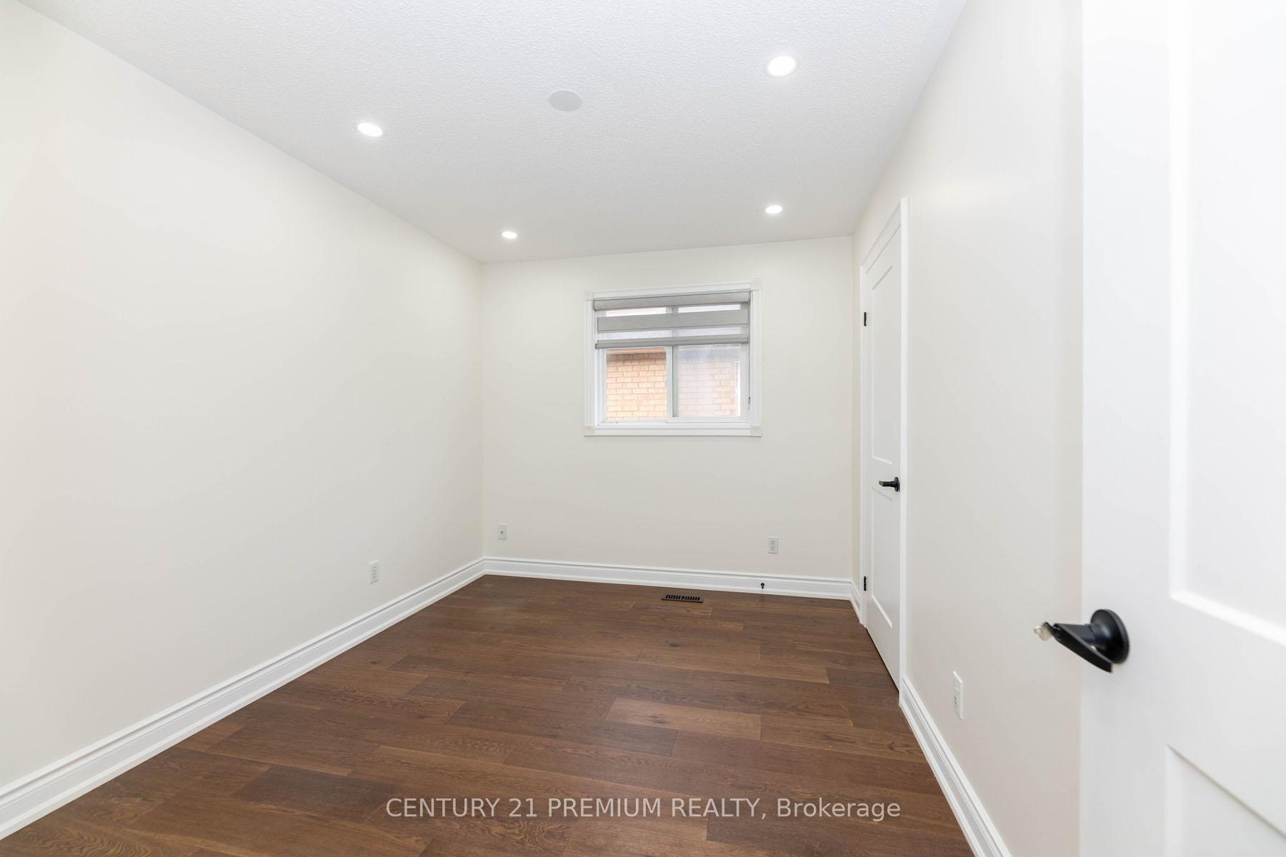 Photo 24 of 46 Kingknoll Drive, Brampton, Fletcher's Creek South — HOMEH