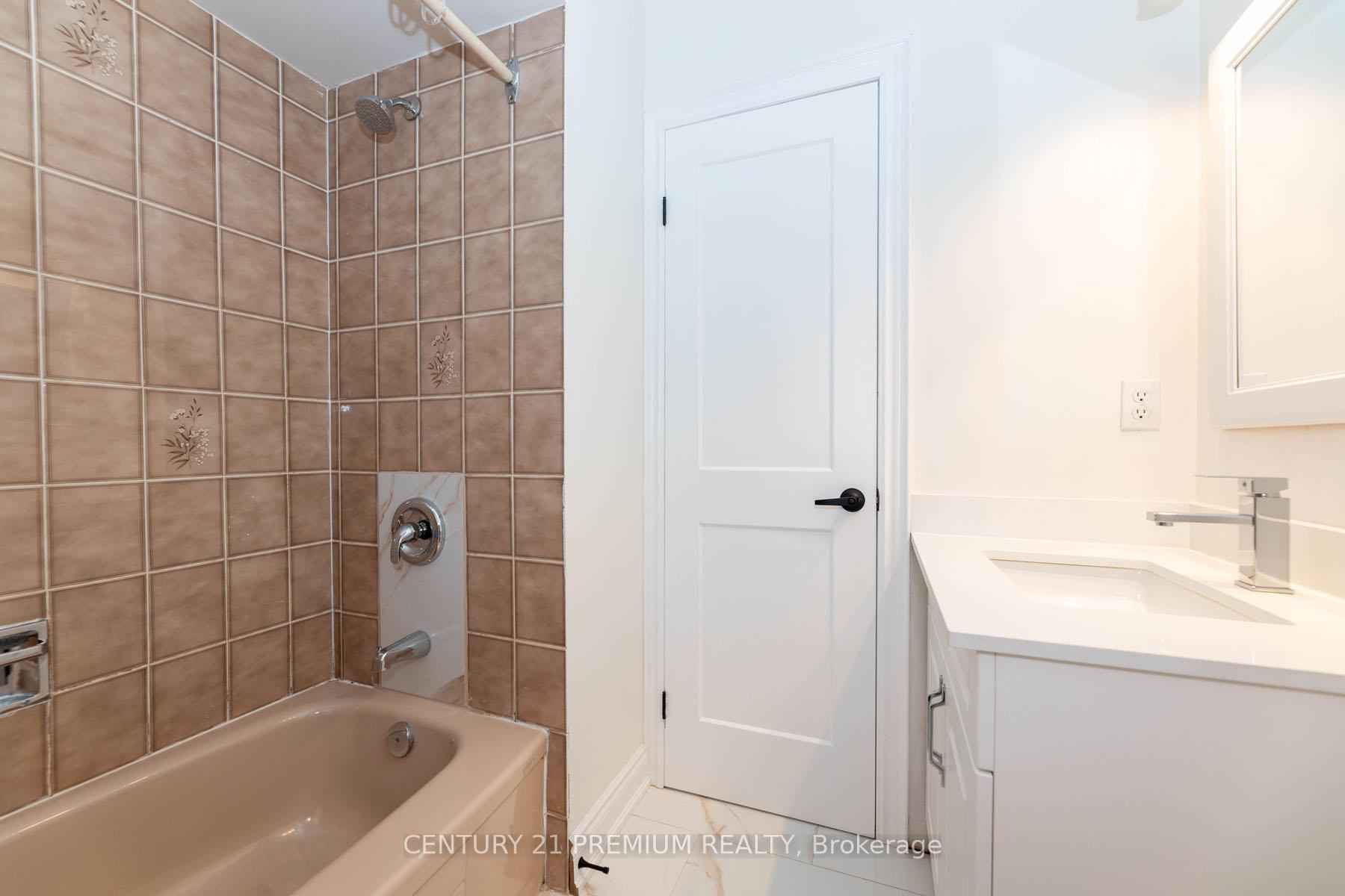 Photo 27 of 46 Kingknoll Drive, Brampton, Fletcher's Creek South — HOMEH