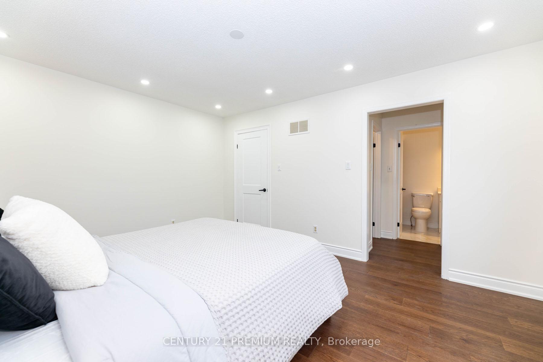 Photo 26 of 46 Kingknoll Drive, Brampton, Fletcher's Creek South — HOMEH