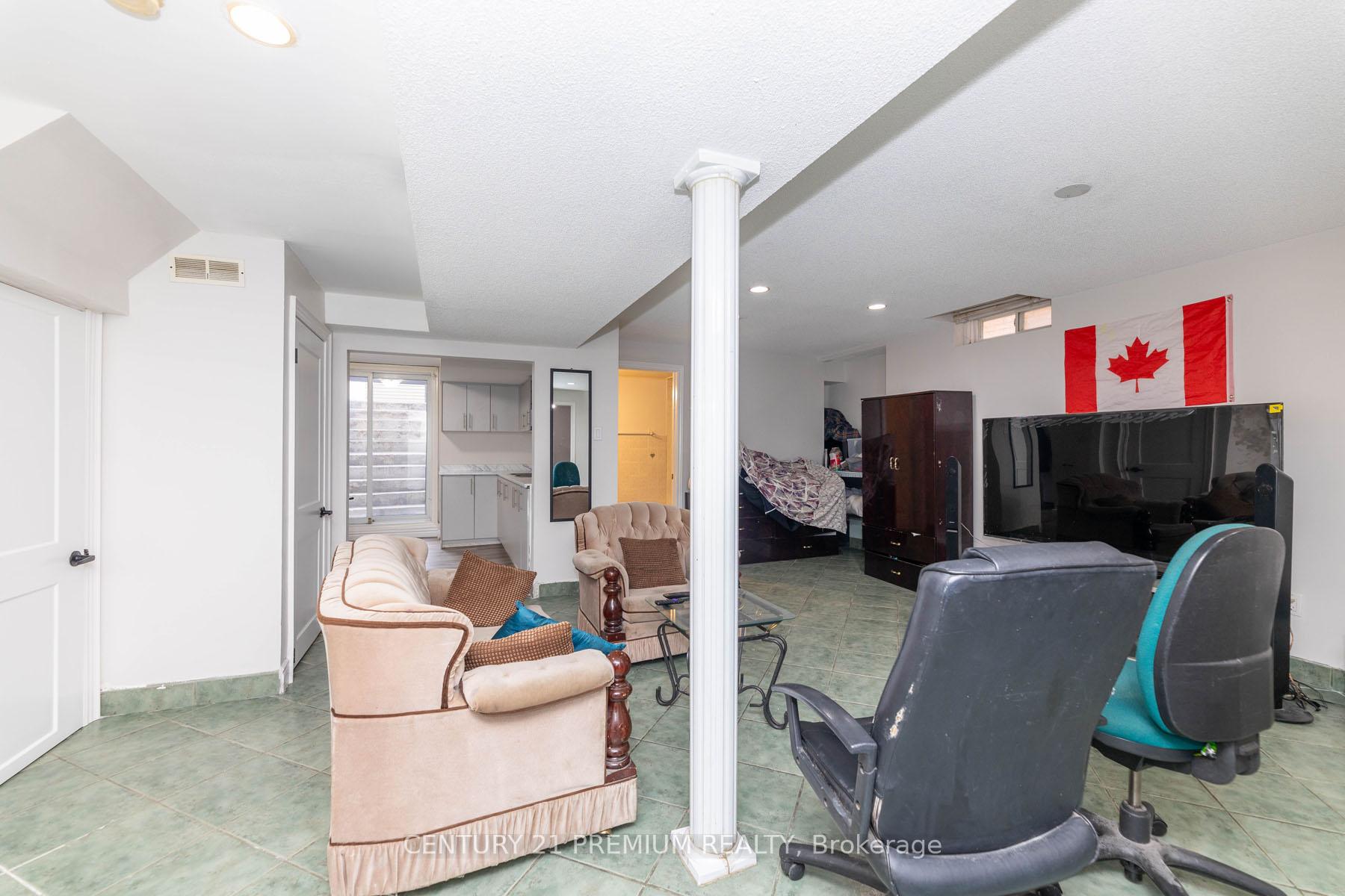 Photo 35 of 46 Kingknoll Drive, Brampton, Fletcher's Creek South — HOMEH