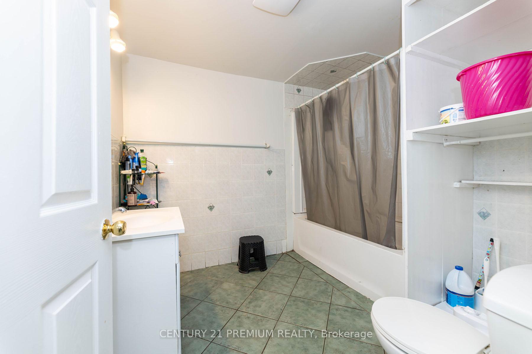 Photo 34 of 46 Kingknoll Drive, Brampton, Fletcher's Creek South — HOMEH