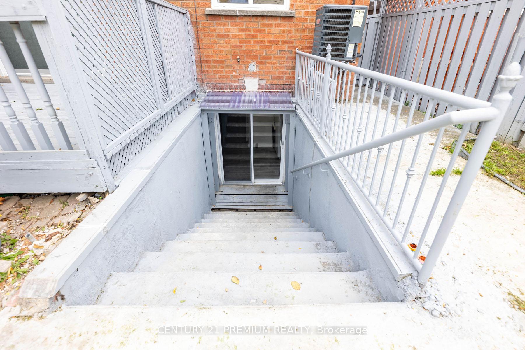 Photo 39 of 46 Kingknoll Drive, Brampton, Fletcher's Creek South — HOMEH