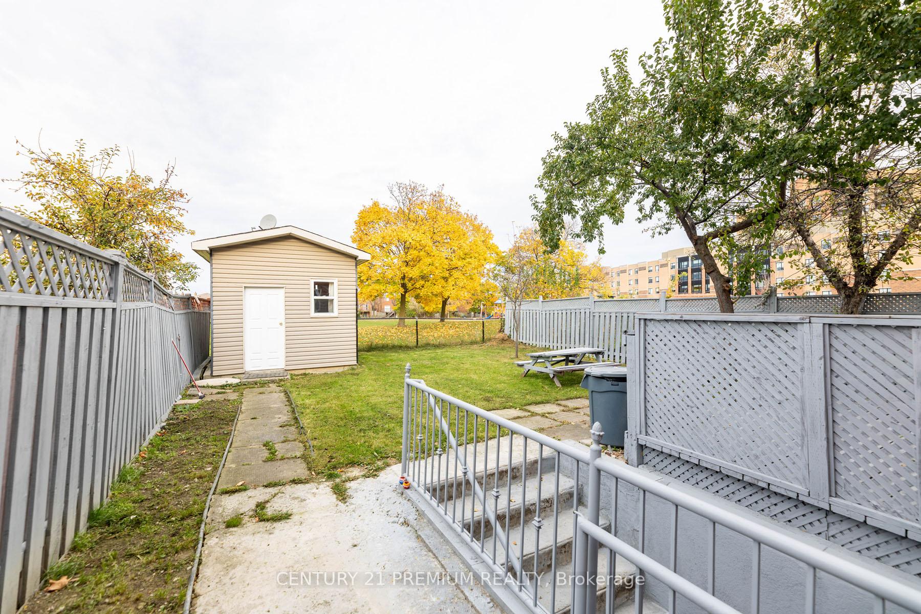 Photo 36 of 46 Kingknoll Drive, Brampton, Fletcher's Creek South — HOMEH