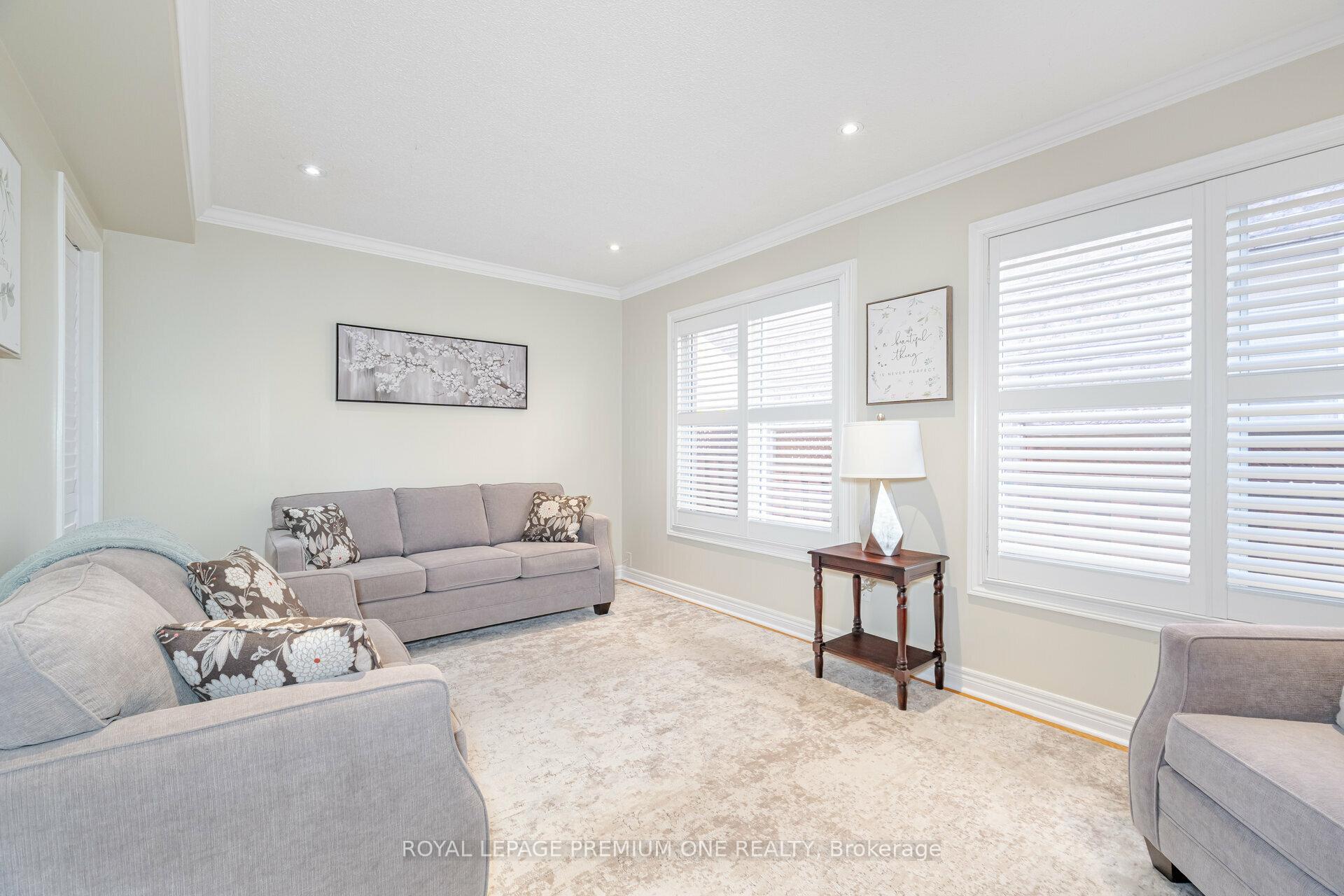 Photo 17 of 146 Colombo Crescent, Vaughan, Maple — HOMEH