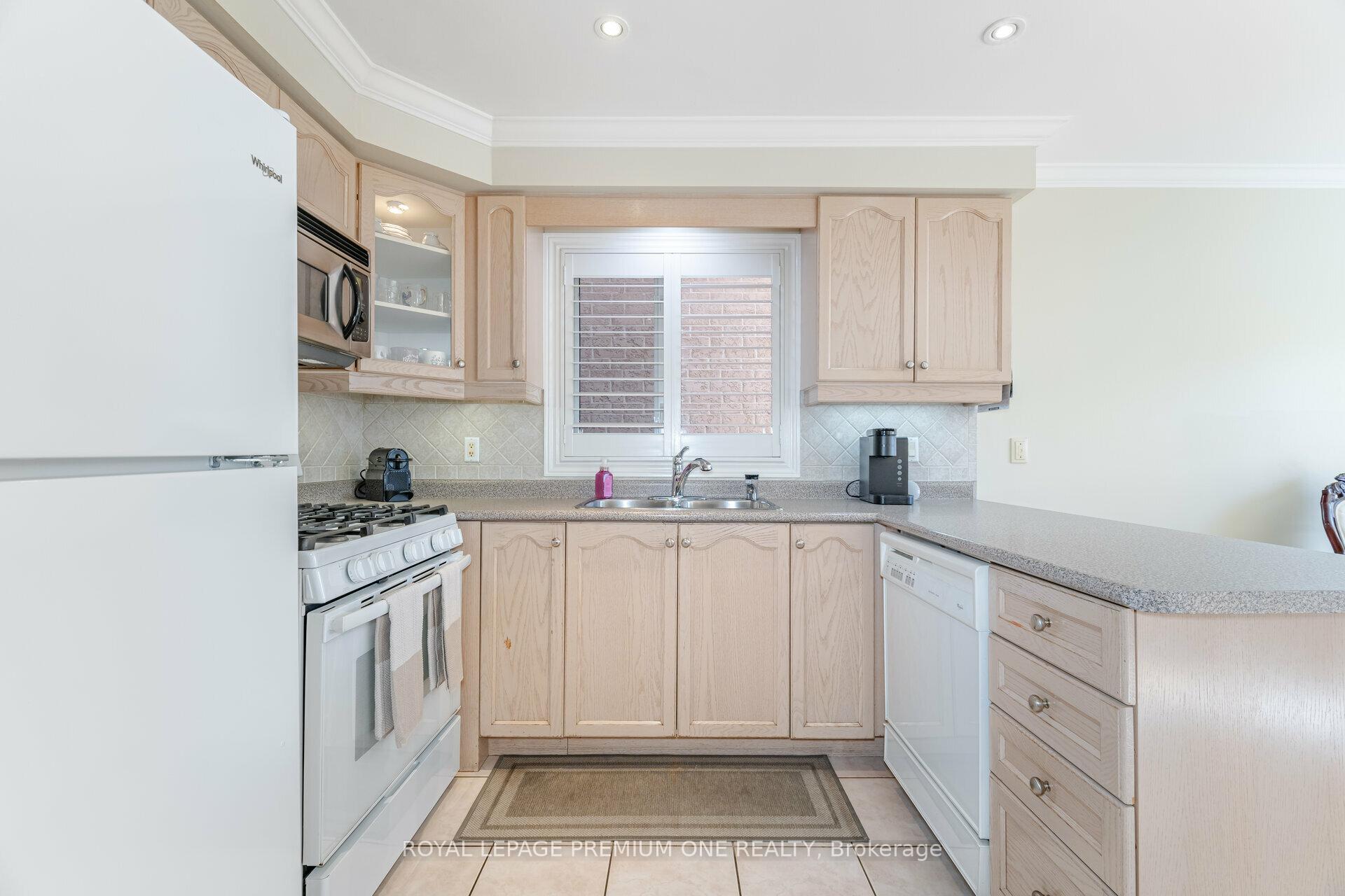 Photo 19 of 146 Colombo Crescent, Vaughan, Maple — HOMEH