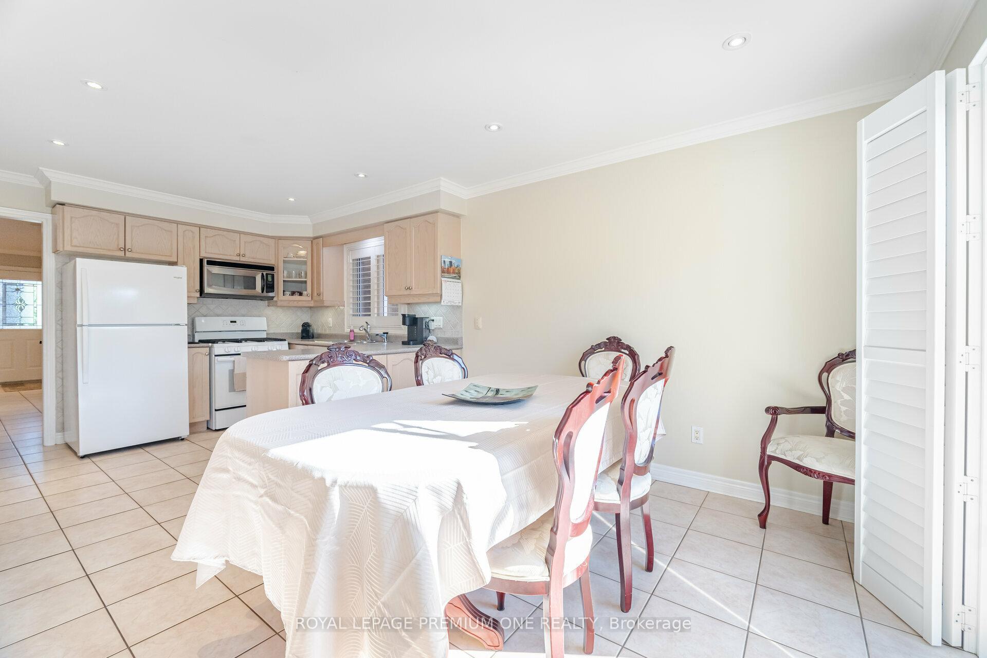Photo 25 of 146 Colombo Crescent, Vaughan, Maple — HOMEH