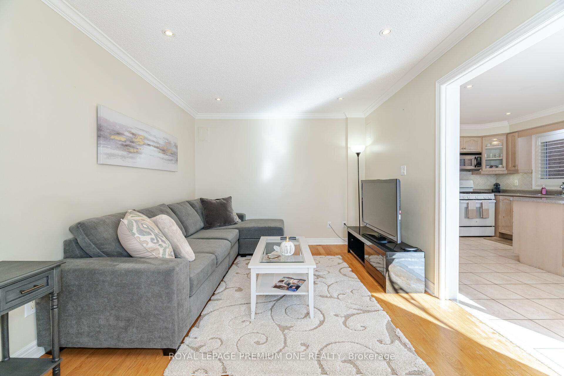 Photo 37 of 146 Colombo Crescent, Vaughan, Maple — HOMEH