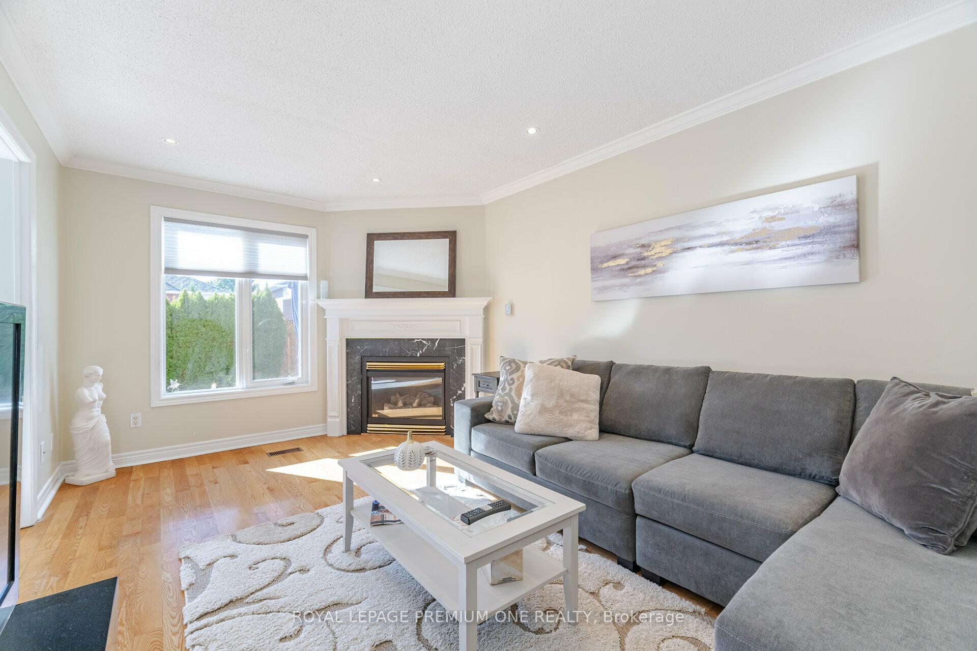 Photo 13 of 146 Colombo Crescent, Vaughan, Maple — HOMEH