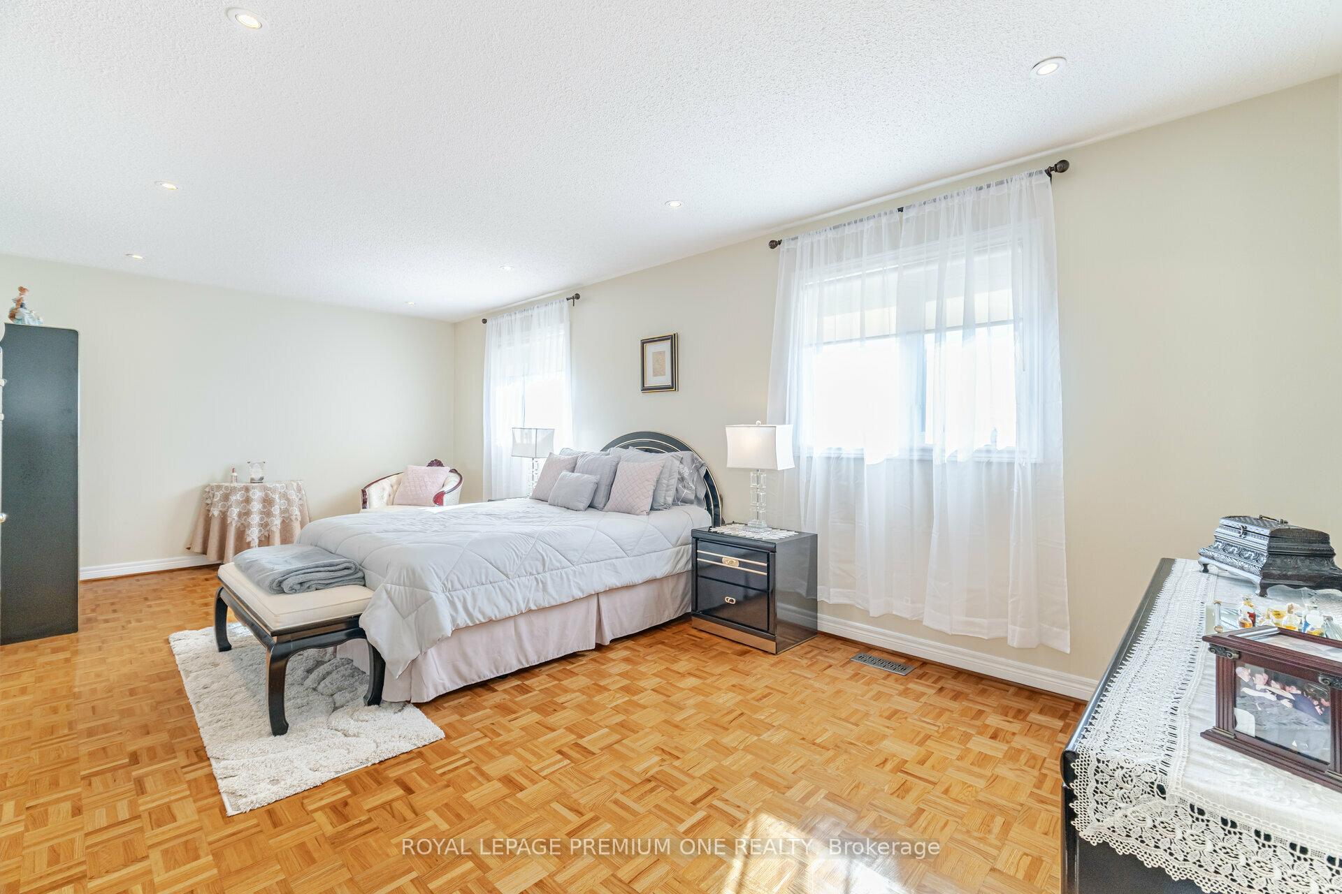 Photo 35 of 146 Colombo Crescent, Vaughan, Maple — HOMEH