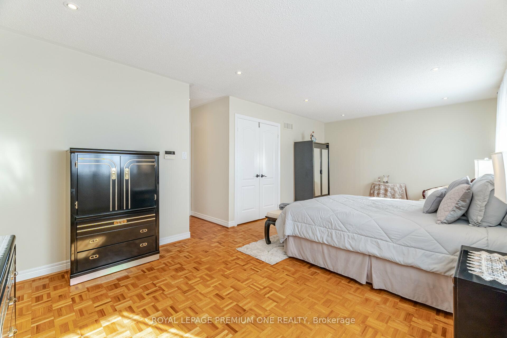 Photo 21 of 146 Colombo Crescent, Vaughan, Maple — HOMEH