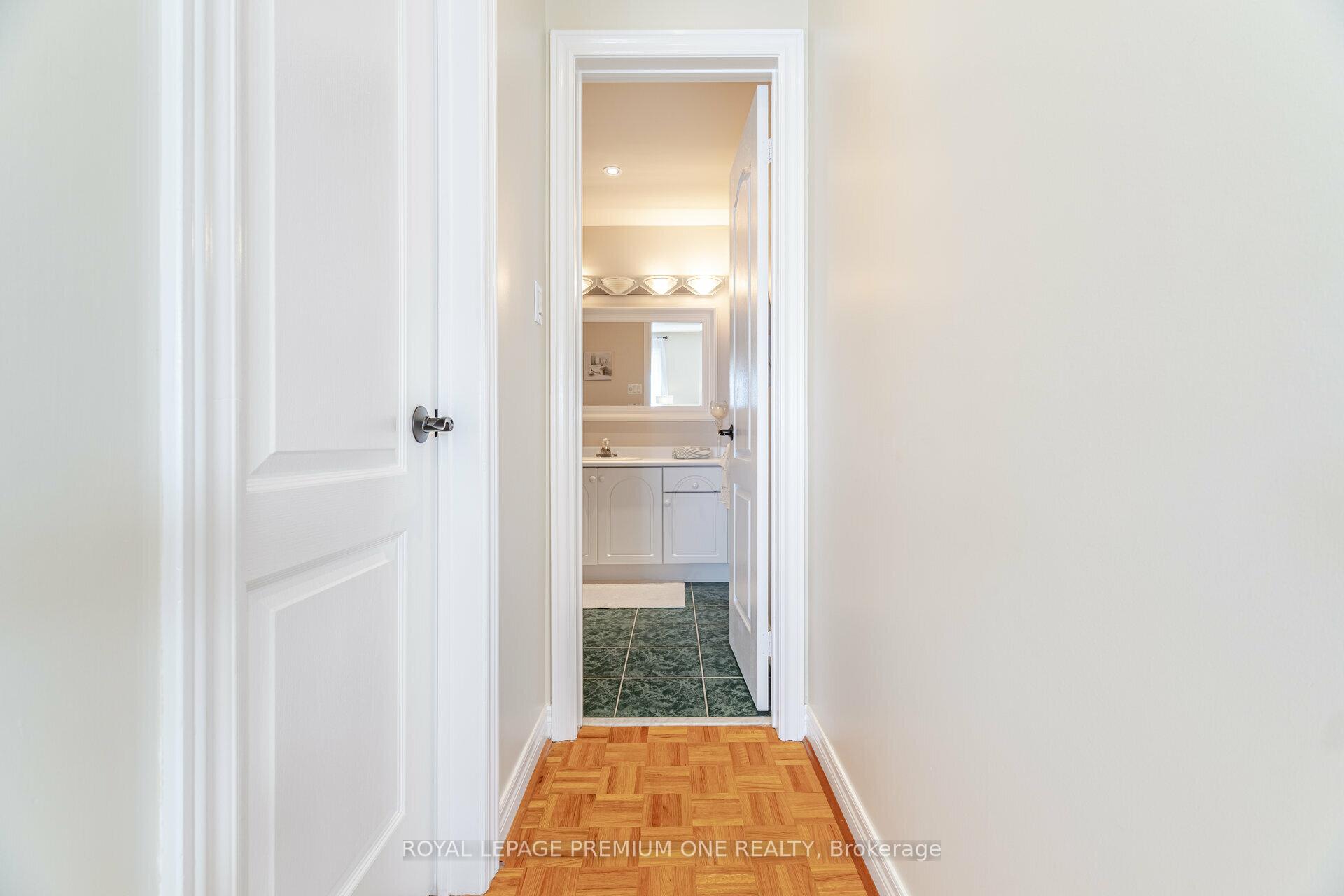 Photo 11 of 146 Colombo Crescent, Vaughan, Maple — HOMEH