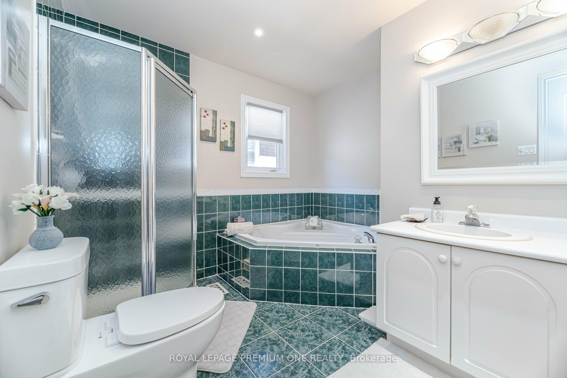 Photo 34 of 146 Colombo Crescent, Vaughan, Maple — HOMEH