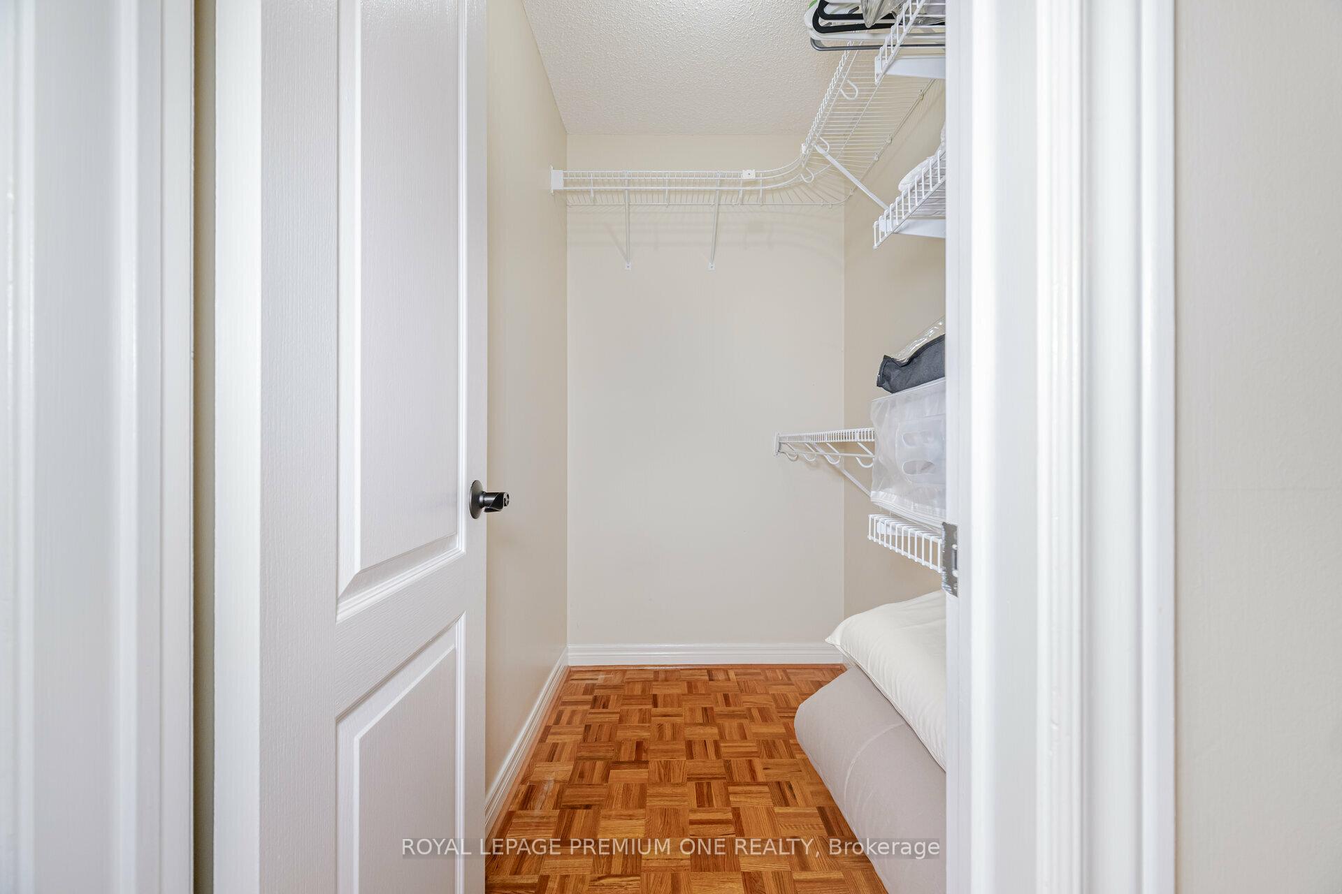 Photo 24 of 146 Colombo Crescent, Vaughan, Maple — HOMEH