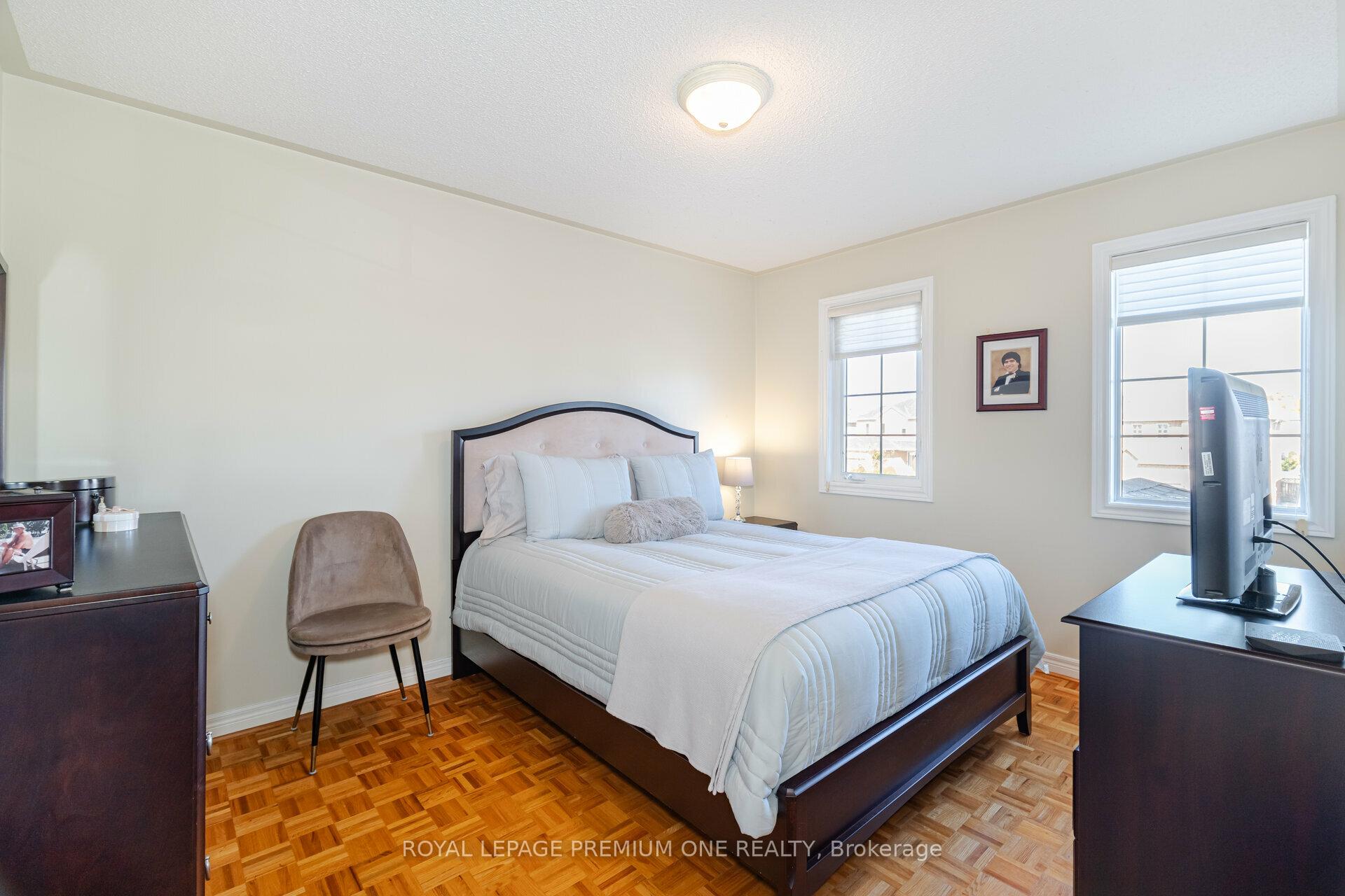 Photo 18 of 146 Colombo Crescent, Vaughan, Maple — HOMEH