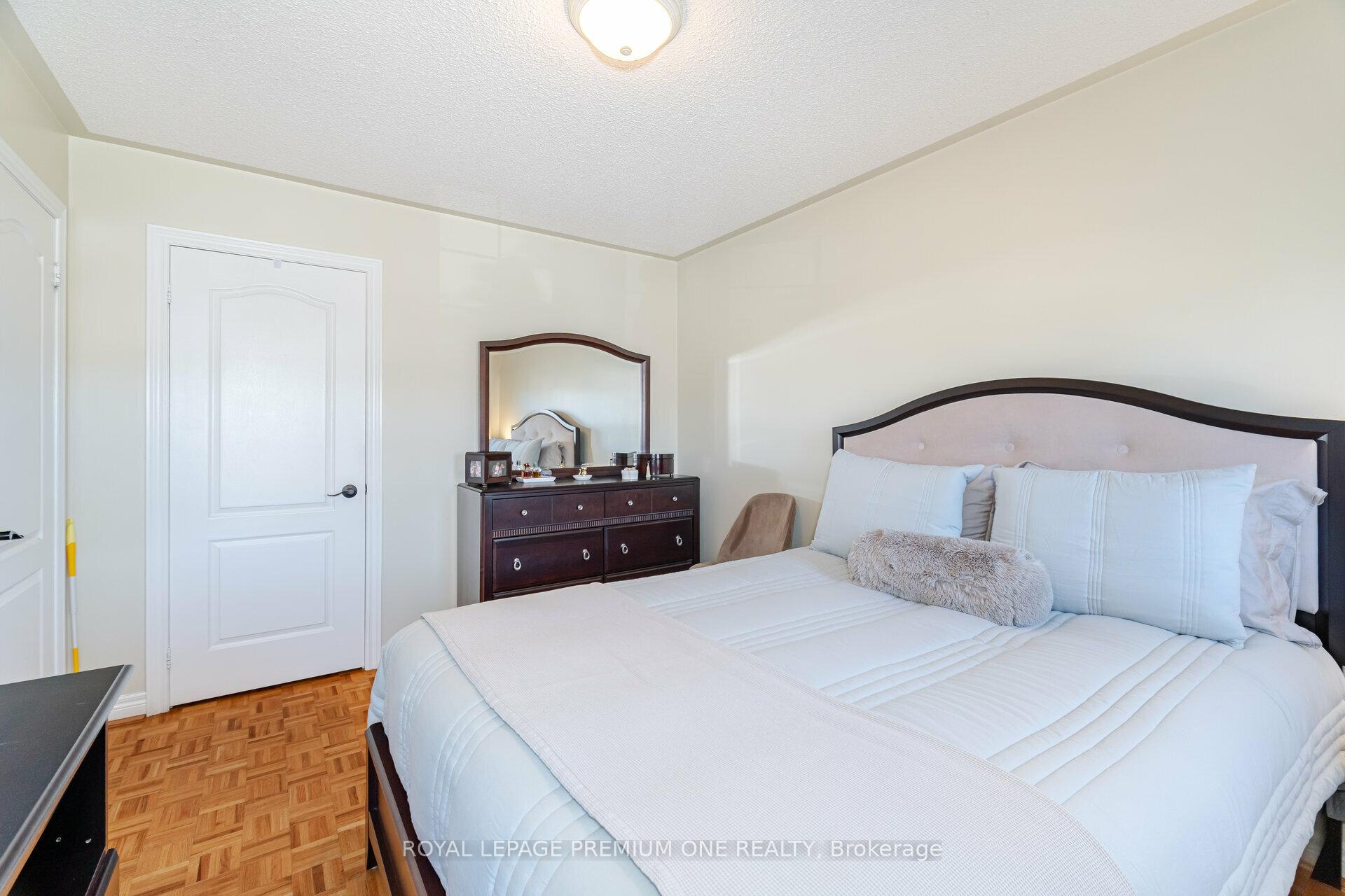 Photo 40 of 146 Colombo Crescent, Vaughan, Maple — HOMEH