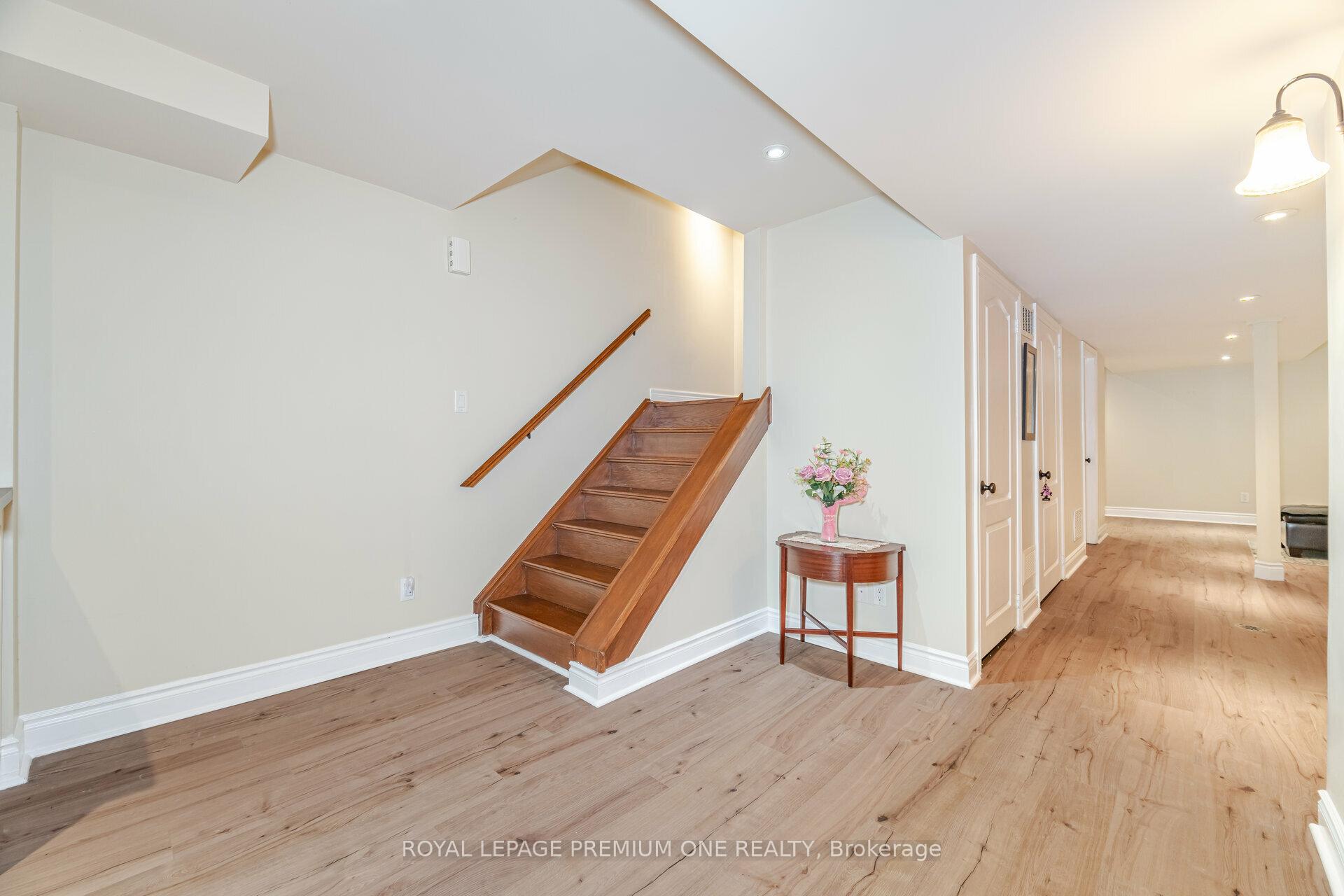 Photo 38 of 146 Colombo Crescent, Vaughan, Maple — HOMEH