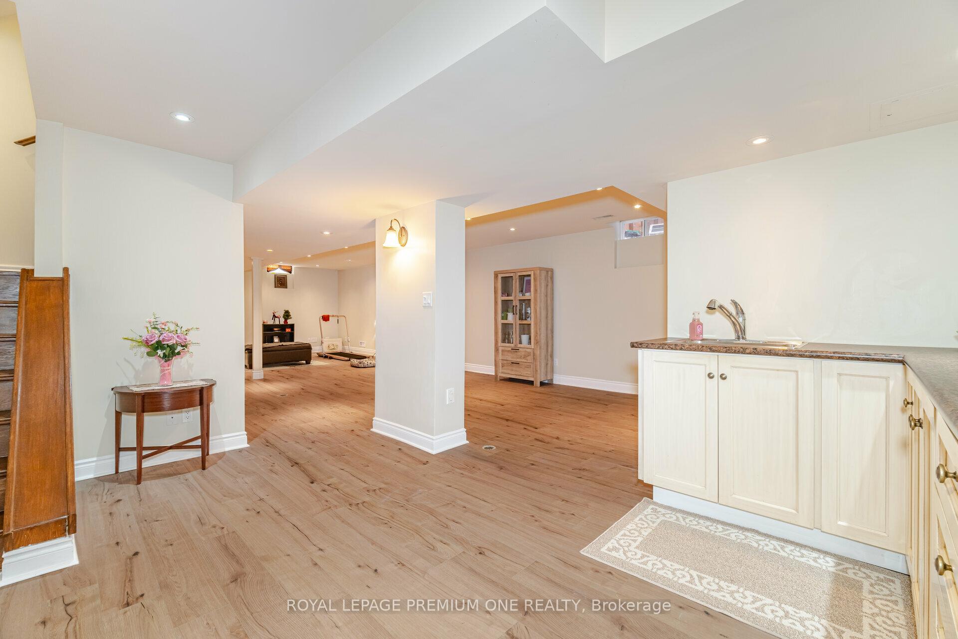 Photo 28 of 146 Colombo Crescent, Vaughan, Maple — HOMEH