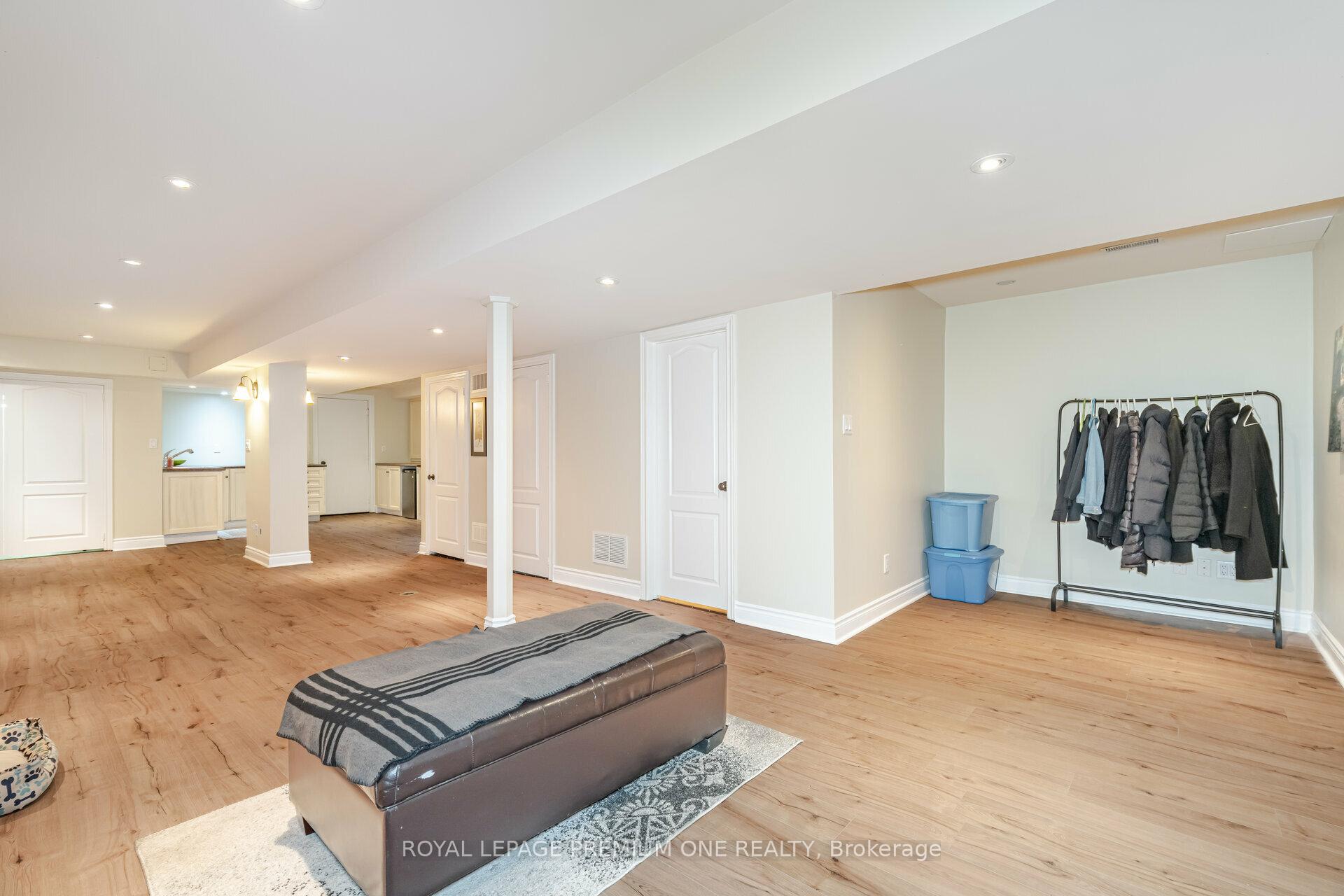 Photo 20 of 146 Colombo Crescent, Vaughan, Maple — HOMEH