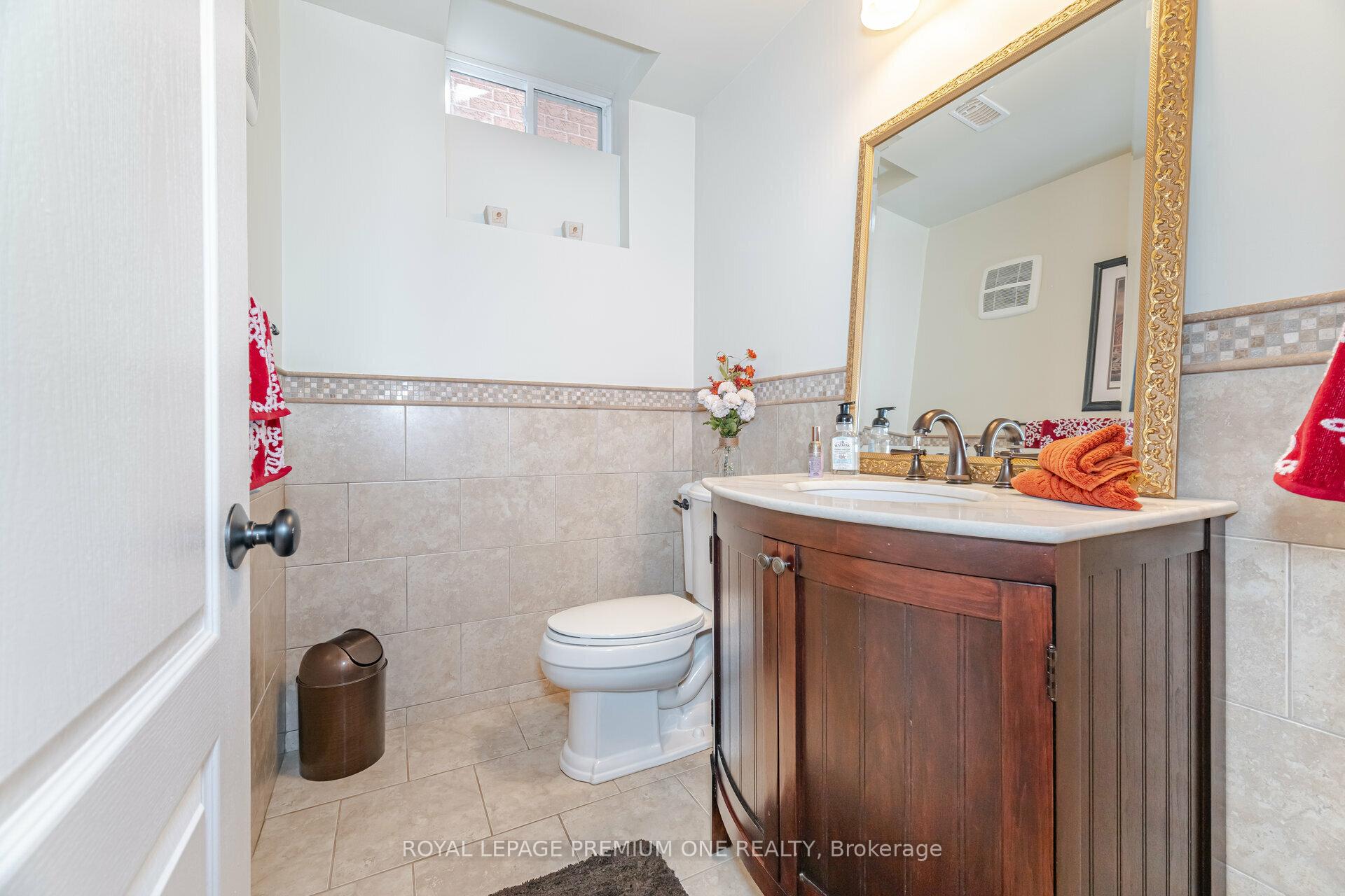 Photo 4 of 146 Colombo Crescent, Vaughan, Maple — HOMEH